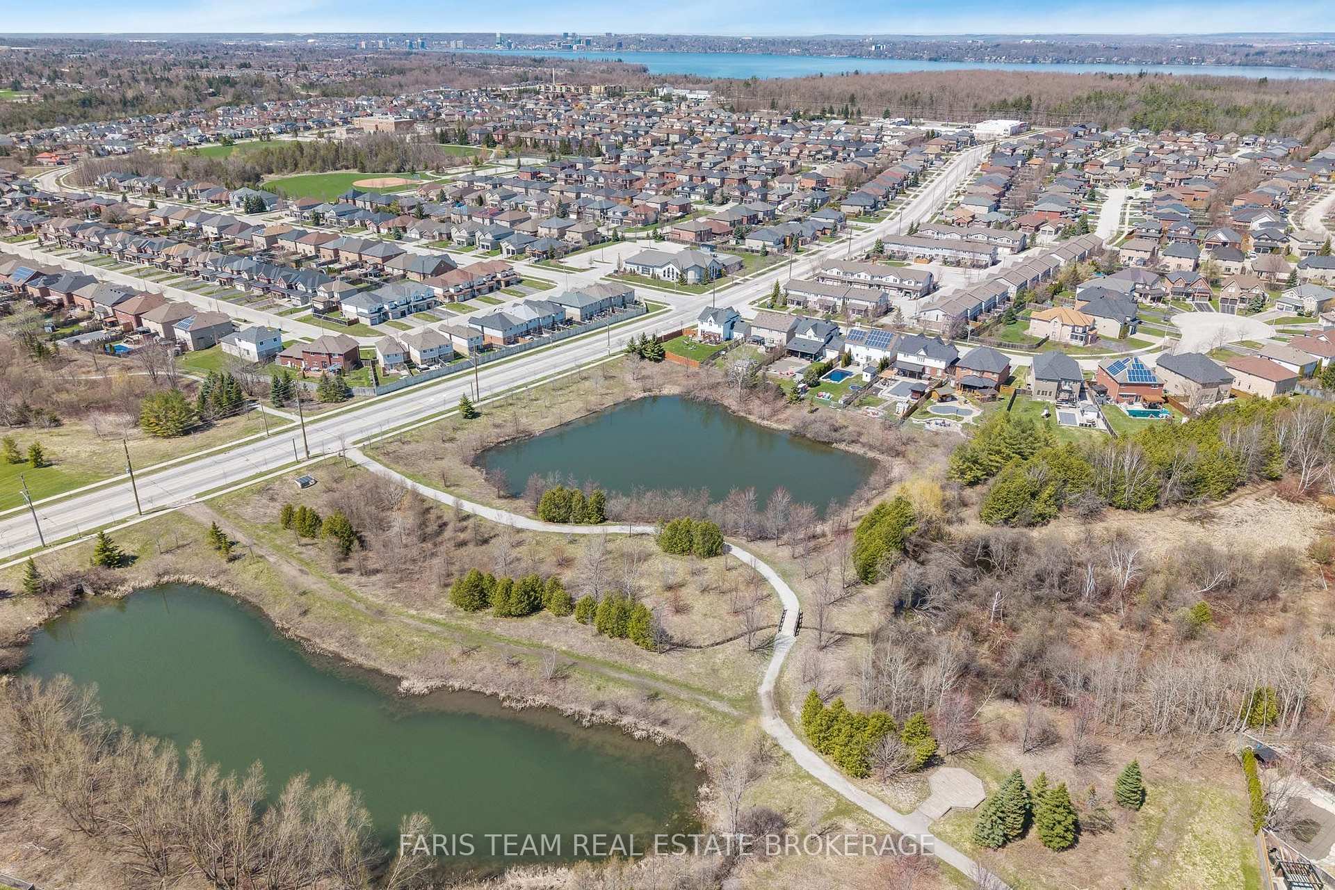 Photo 50 of 135 Prince William Way, Barrie, Innis-Shore — HOMEH