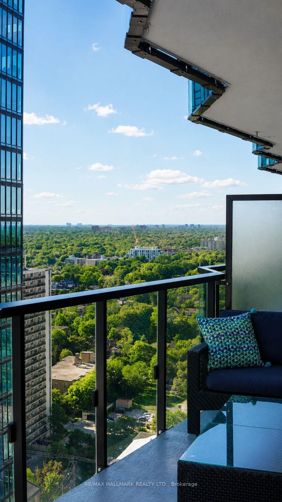 Photo 2 of Unit 2502, 110 Broadway Avenue, Toronto, Mount Pleasant West — HOMEH