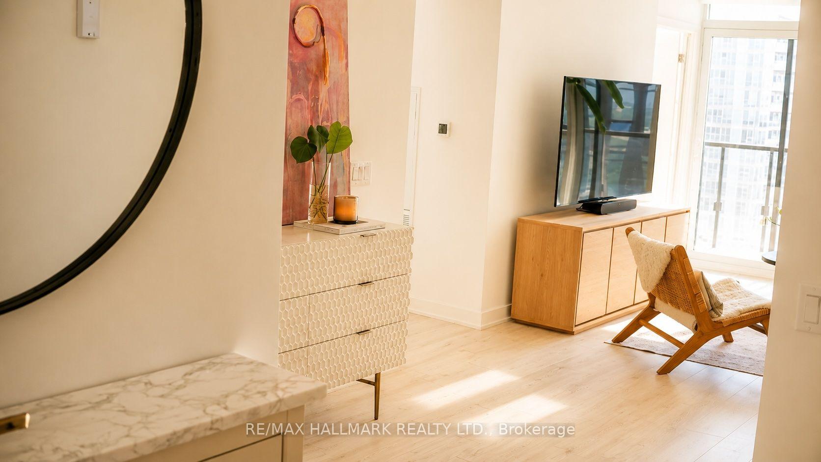 Photo 10 of Unit 2502, 110 Broadway Avenue, Toronto, Mount Pleasant West — HOMEH