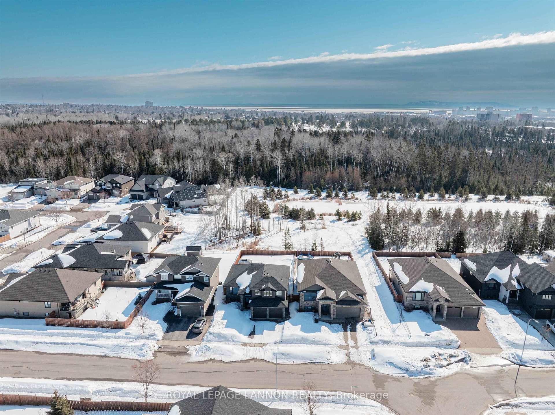 Photo 4 of 705 Fieldstone Place, Thunder Bay, River Terrace — HOMEH