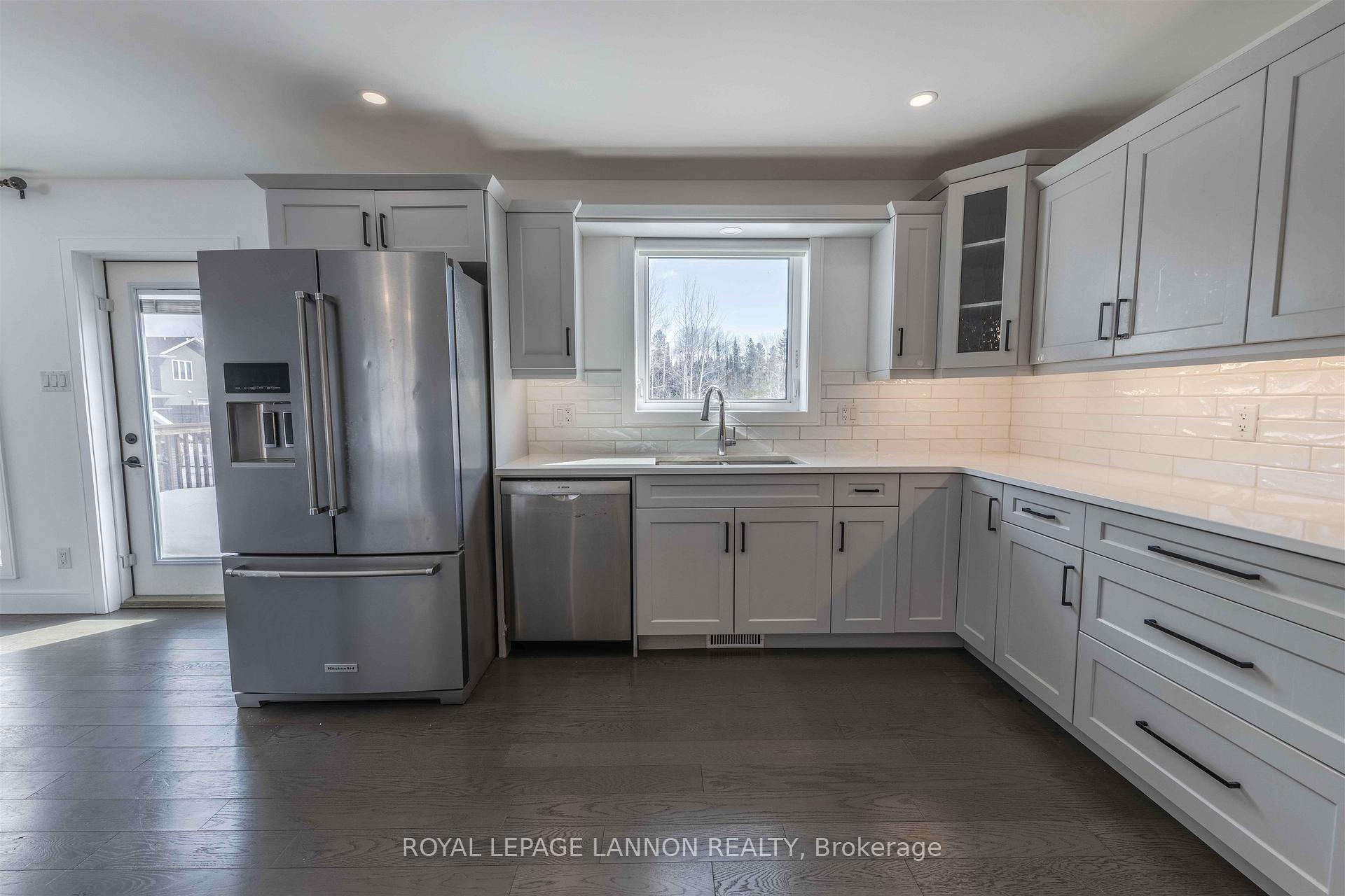 Photo 10 of 705 Fieldstone Place, Thunder Bay, River Terrace — HOMEH