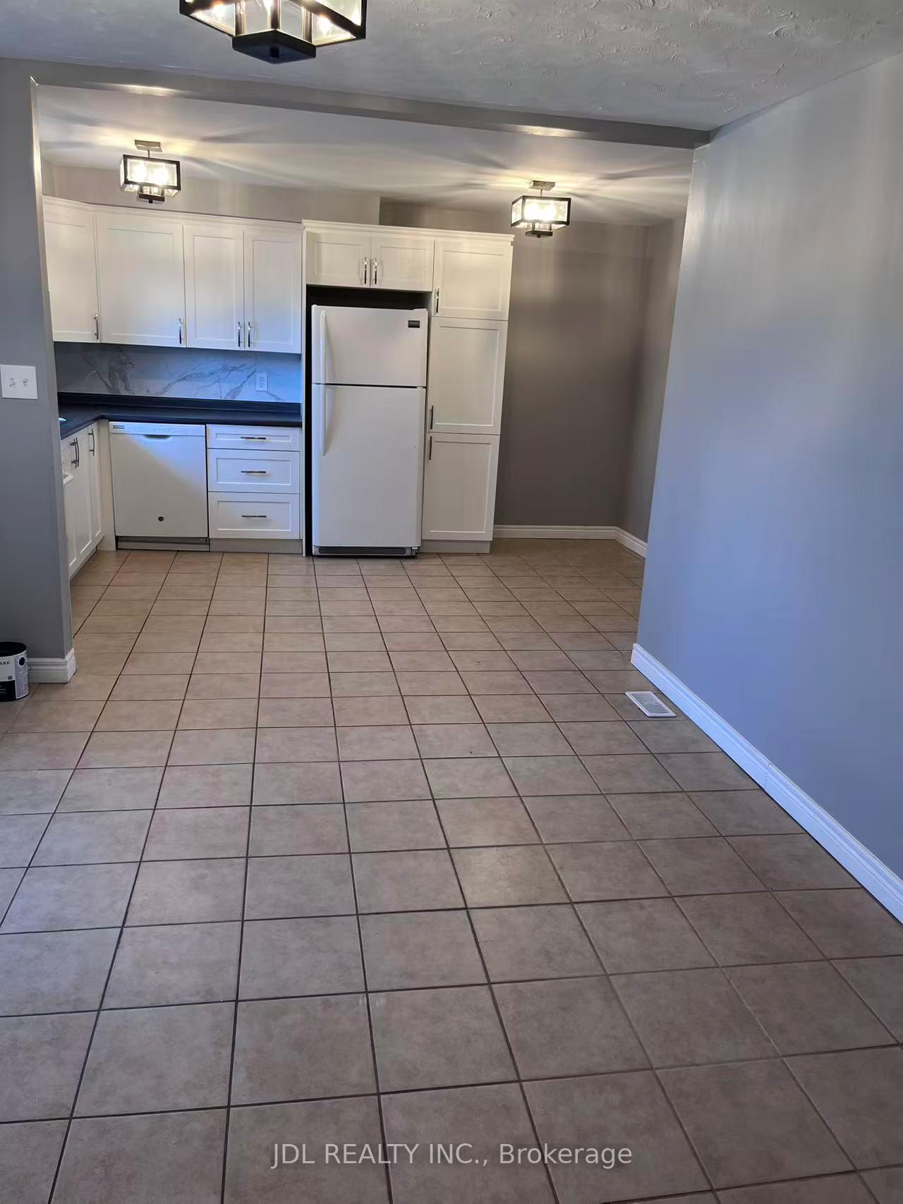 Photo 3 of 8110 Chippewa Road E, Hamilton, Rural Glanbrook — HOMEH