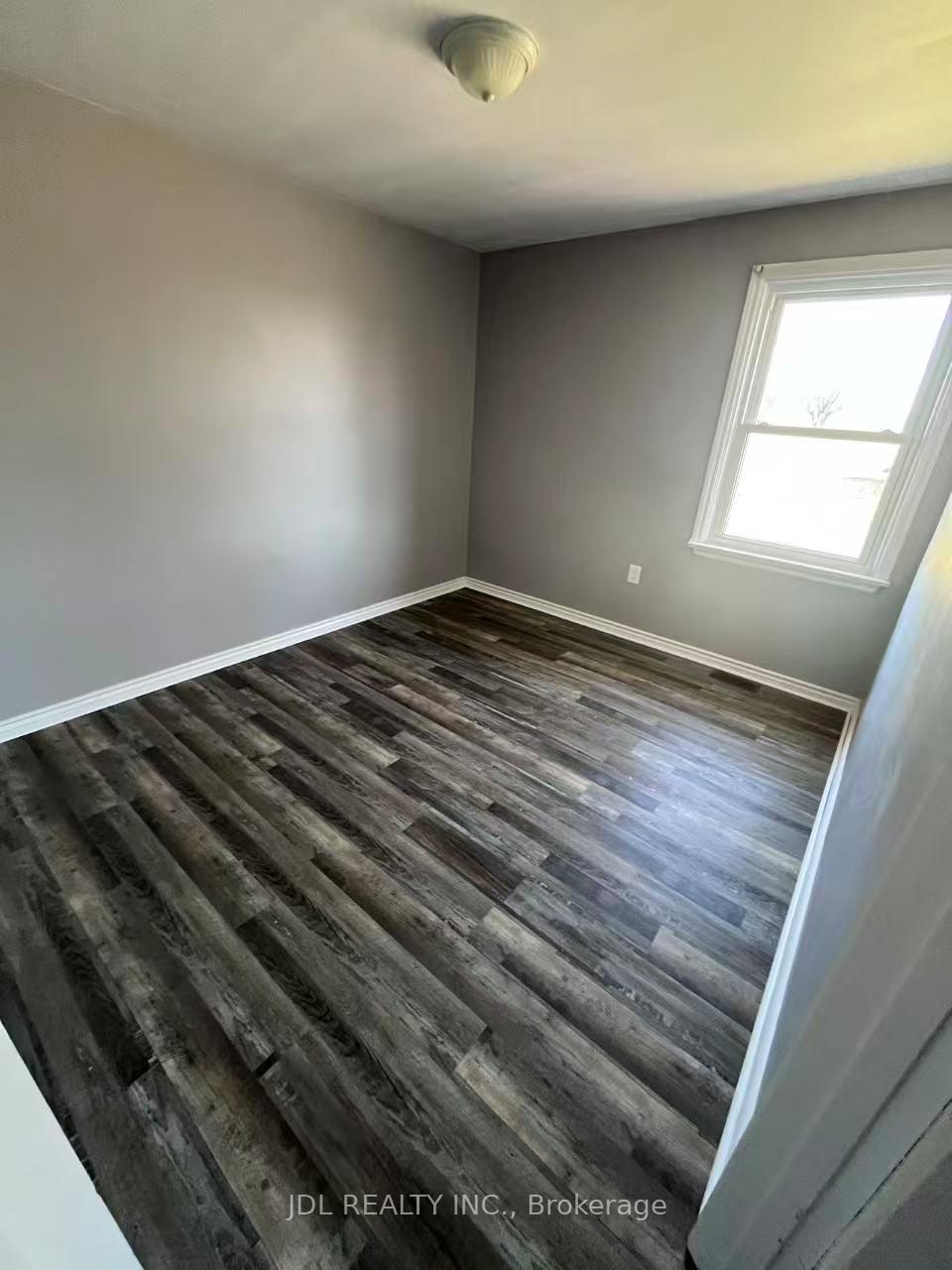 Photo 5 of 8110 Chippewa Road E, Hamilton, Rural Glanbrook — HOMEH