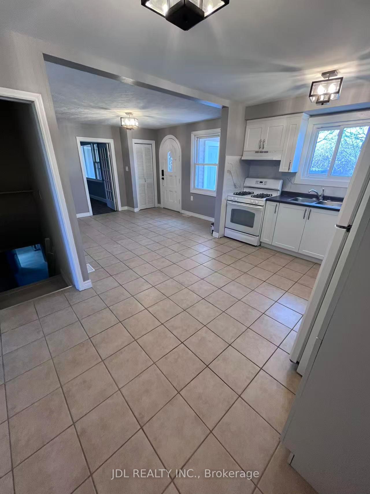 Photo 11 of 8110 Chippewa Road E, Hamilton, Rural Glanbrook — HOMEH