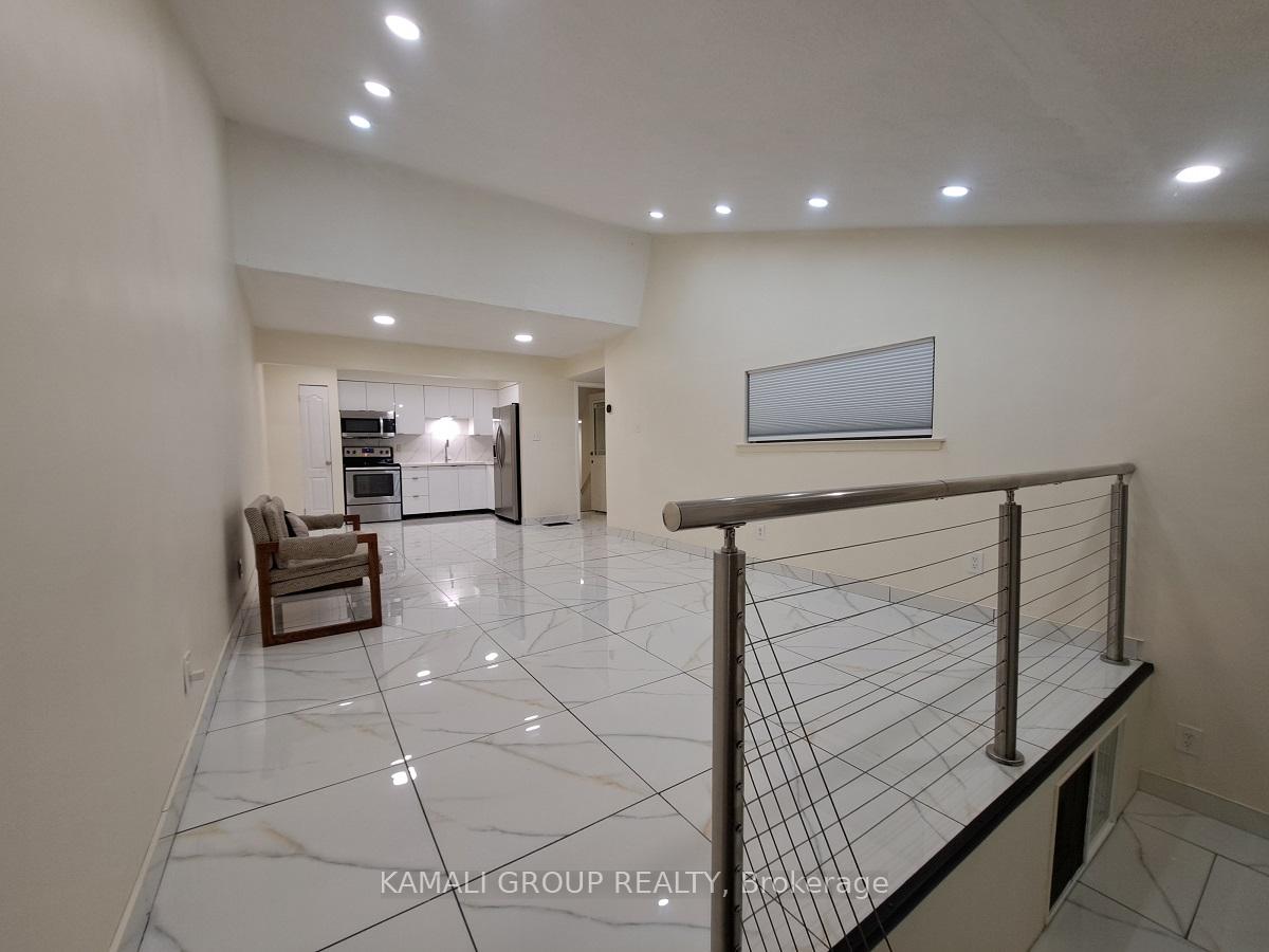 Photo 8 of 262 John Garland Boulevard, Etobicoke, West Humber-Clairville — HOMEH