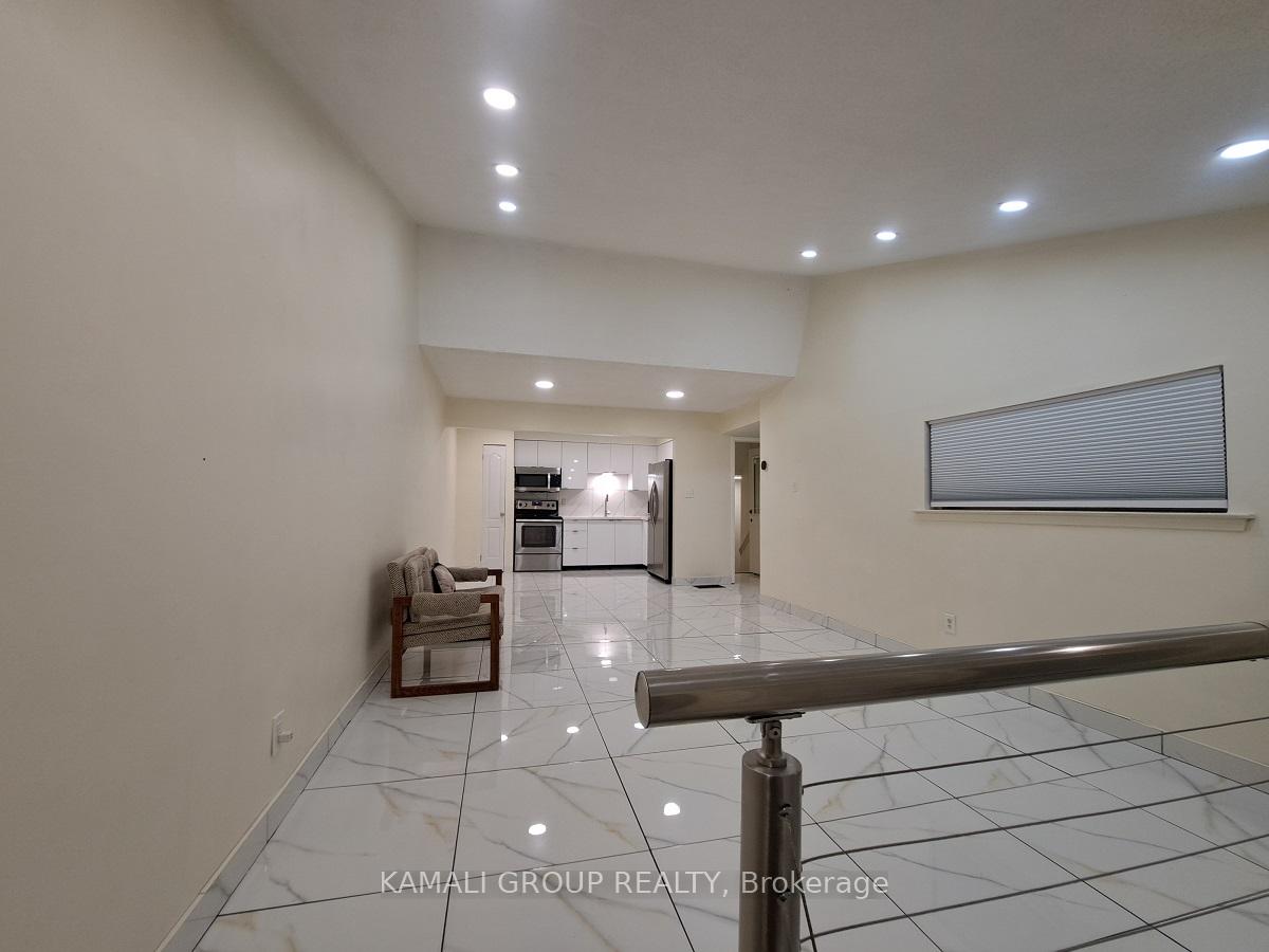 Photo 38 of 262 John Garland Boulevard, Etobicoke, West Humber-Clairville — HOMEH