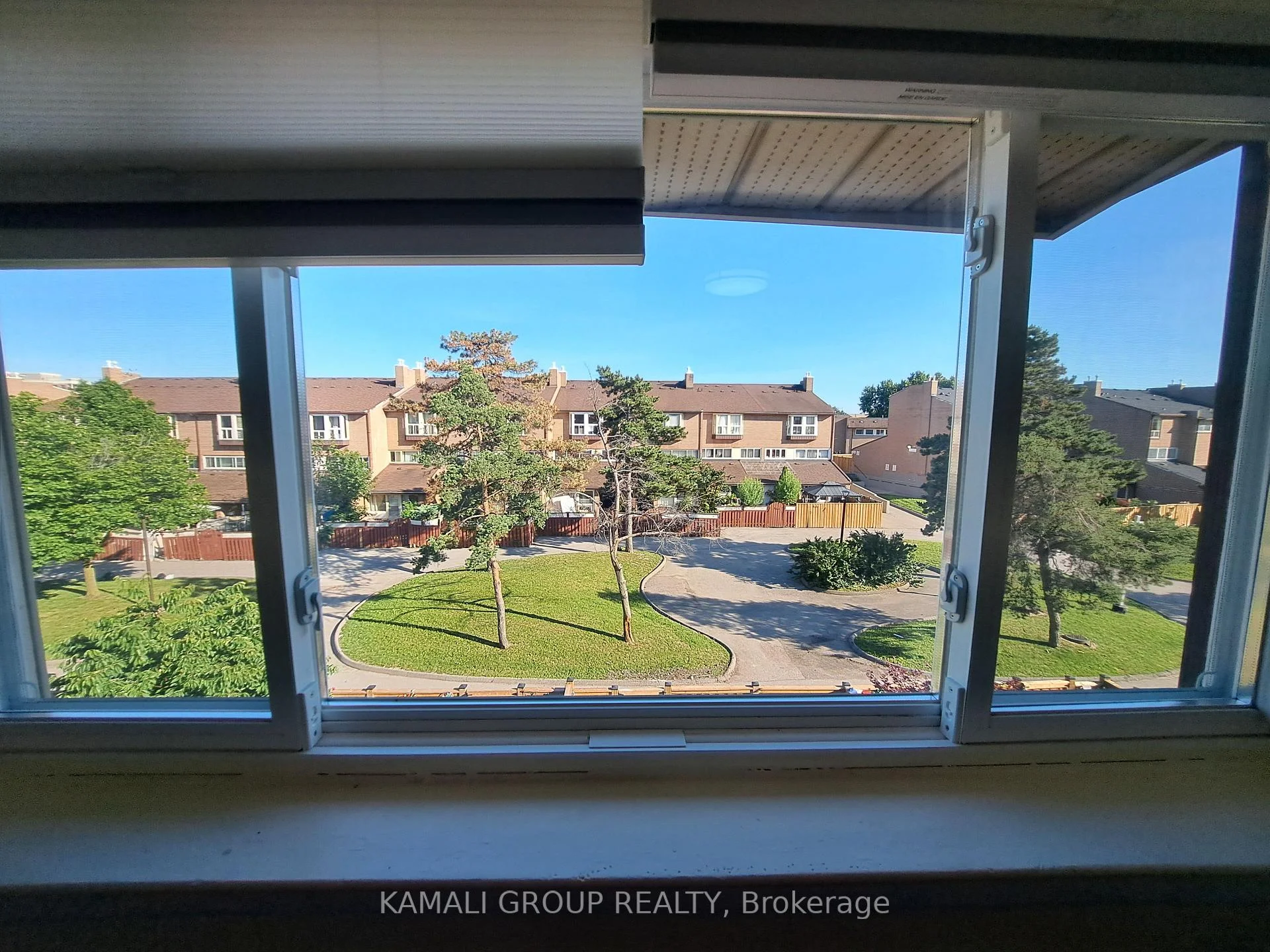 Photo 14 of 262 John Garland Boulevard, Etobicoke, West Humber-Clairville — HOMEH