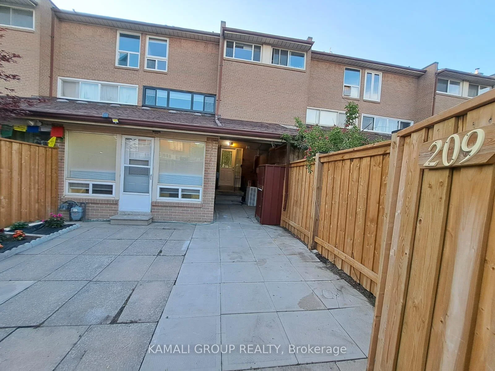 Photo 32 of 262 John Garland Boulevard, Etobicoke, West Humber-Clairville — HOMEH