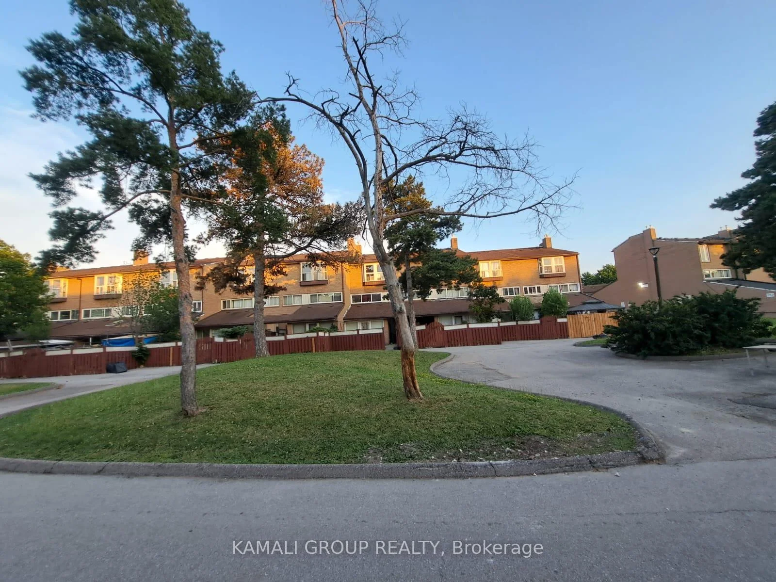 Photo 72 of 262 John Garland Boulevard, Etobicoke, West Humber-Clairville — HOMEH