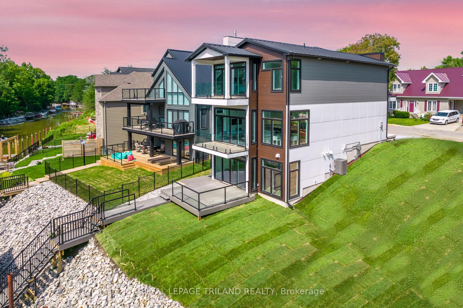 Photo 9 of 29 Sauble River Road, Lambton Shores, Grand Bend — HOMEH