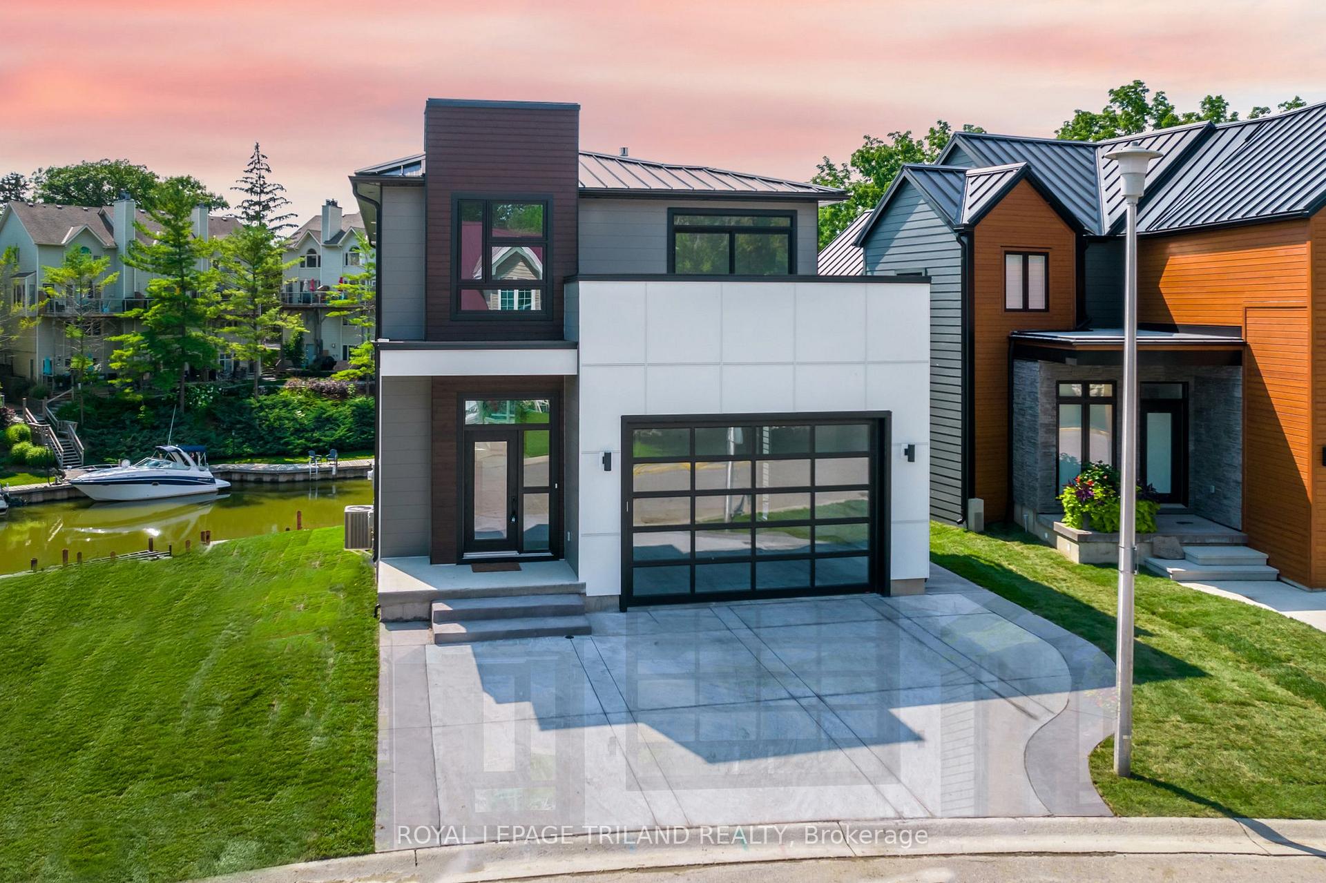 Photo 10 of 29 Sauble River Road, Lambton Shores, Grand Bend — HOMEH