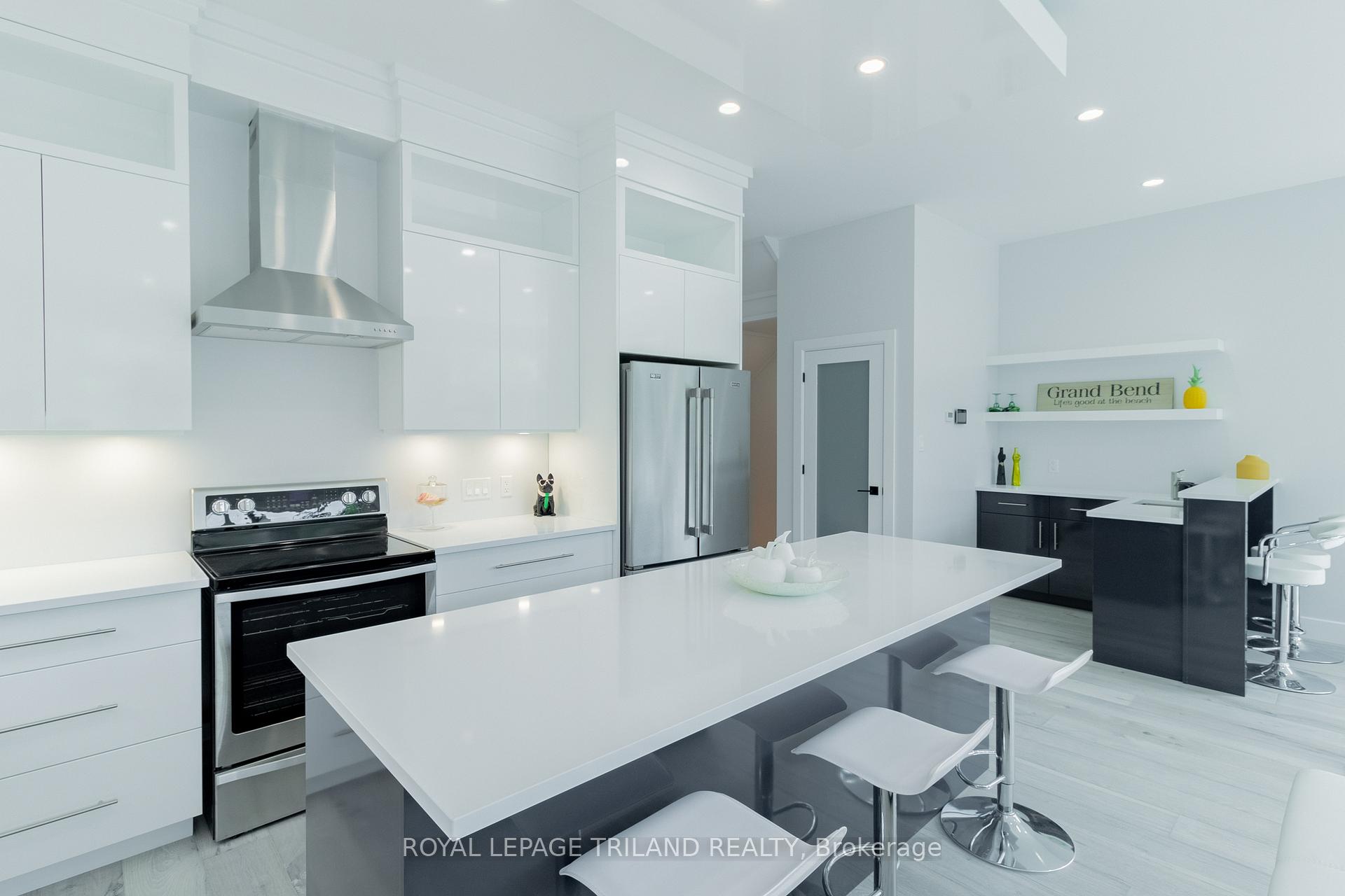 Photo 13 of 29 Sauble River Road, Lambton Shores, Grand Bend — HOMEH