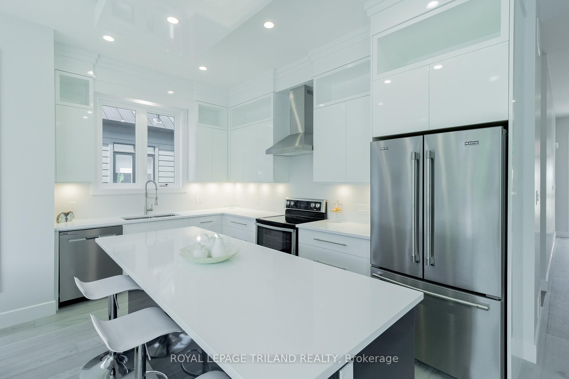 Photo 14 of 29 Sauble River Road, Lambton Shores, Grand Bend — HOMEH
