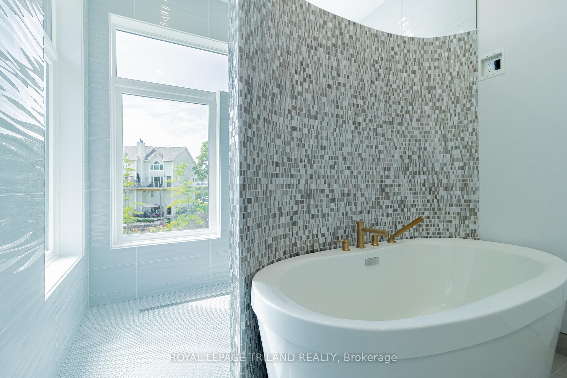 Photo 24 of 29 Sauble River Road, Lambton Shores, Grand Bend — HOMEH