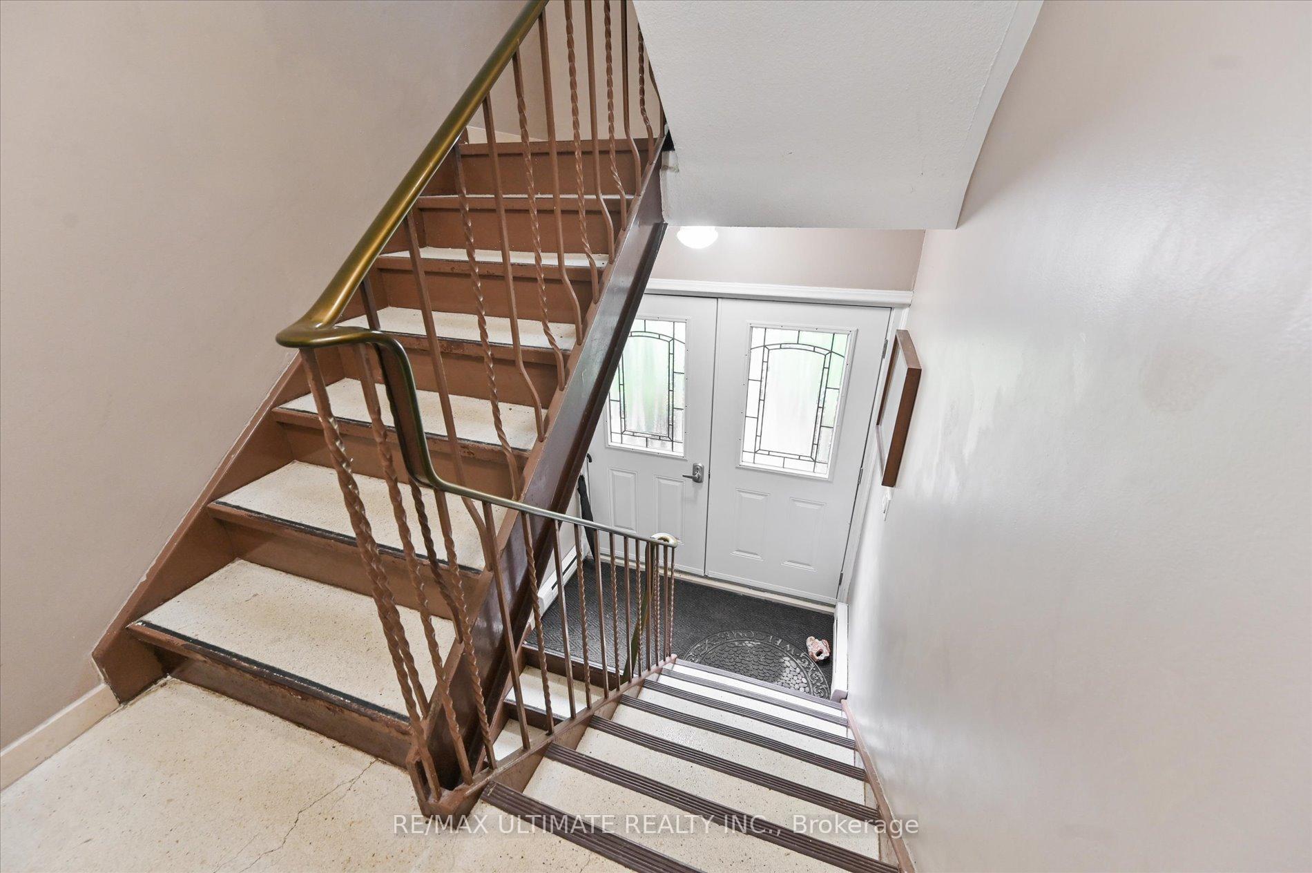 Photo 3 of 76 Hilldale Road, Toronto, Rockcliffe-Smythe — HOMEH
