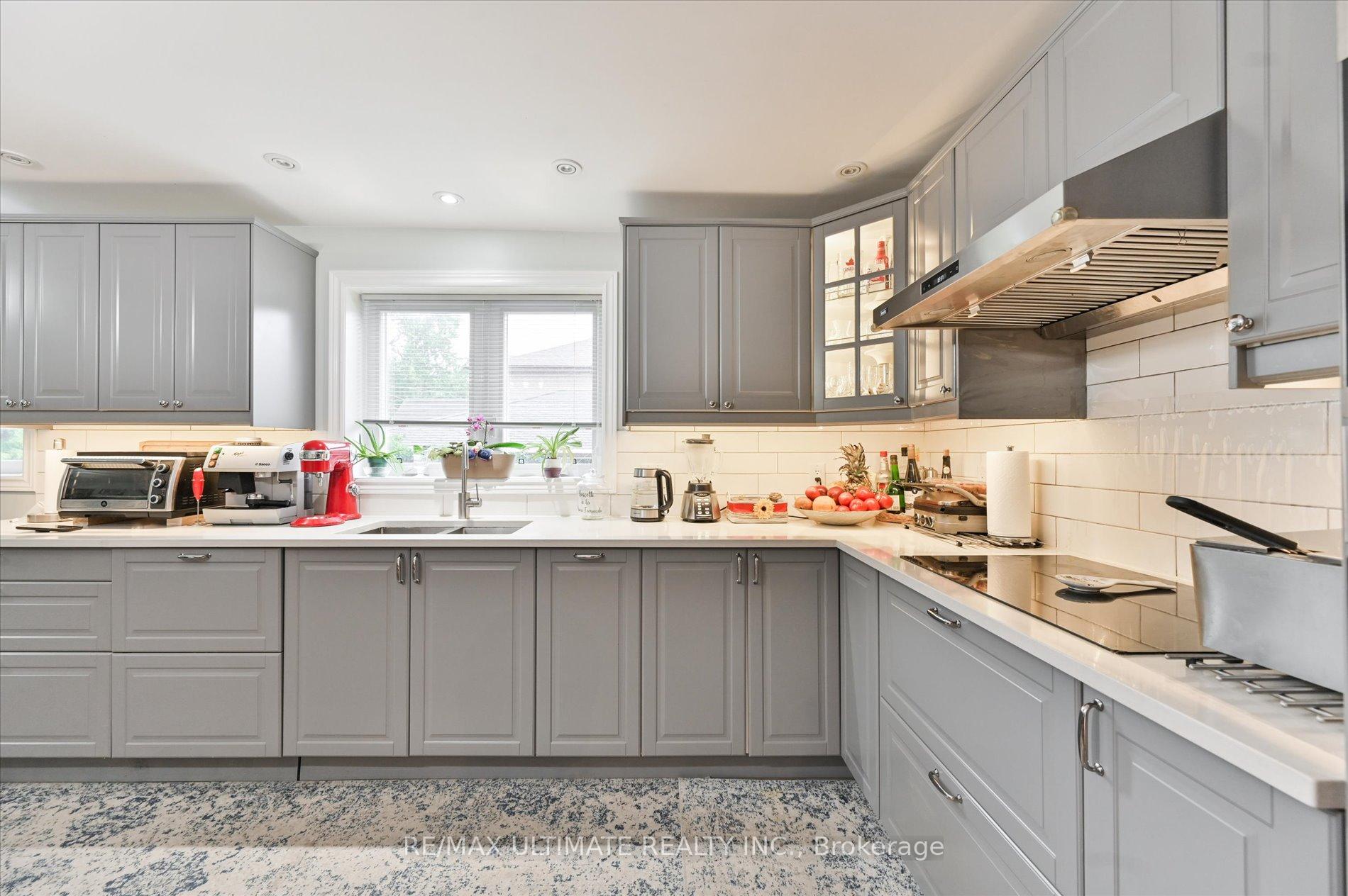 Photo 8 of 76 Hilldale Road, Toronto, Rockcliffe-Smythe — HOMEH
