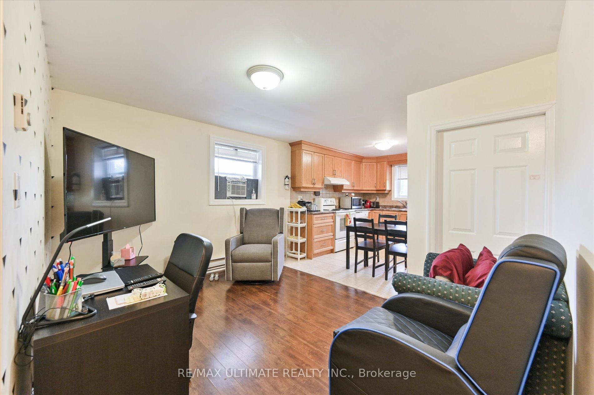 Photo 19 of 76 Hilldale Road, Toronto, Rockcliffe-Smythe — HOMEH