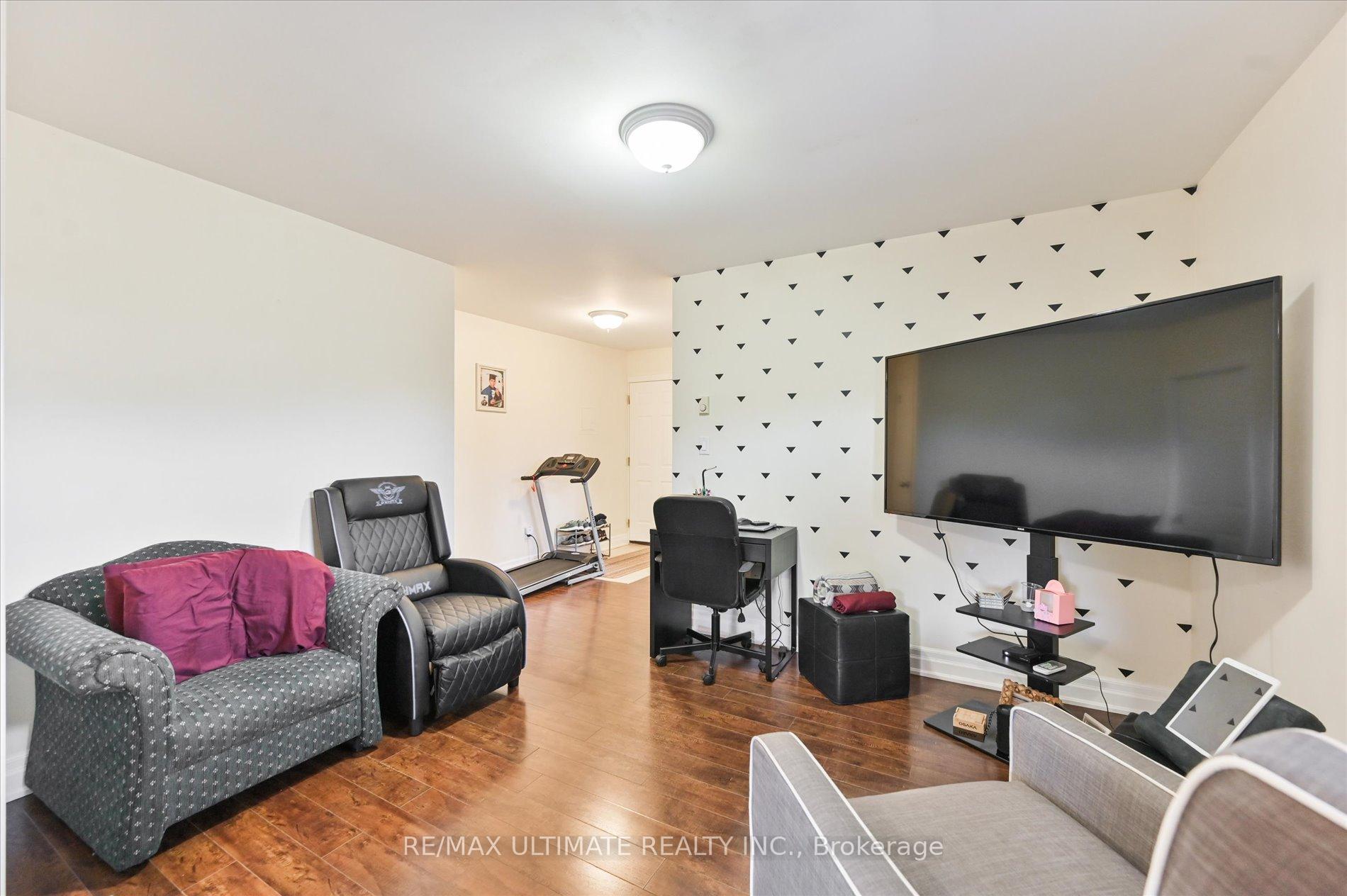 Photo 20 of 76 Hilldale Road, Toronto, Rockcliffe-Smythe — HOMEH