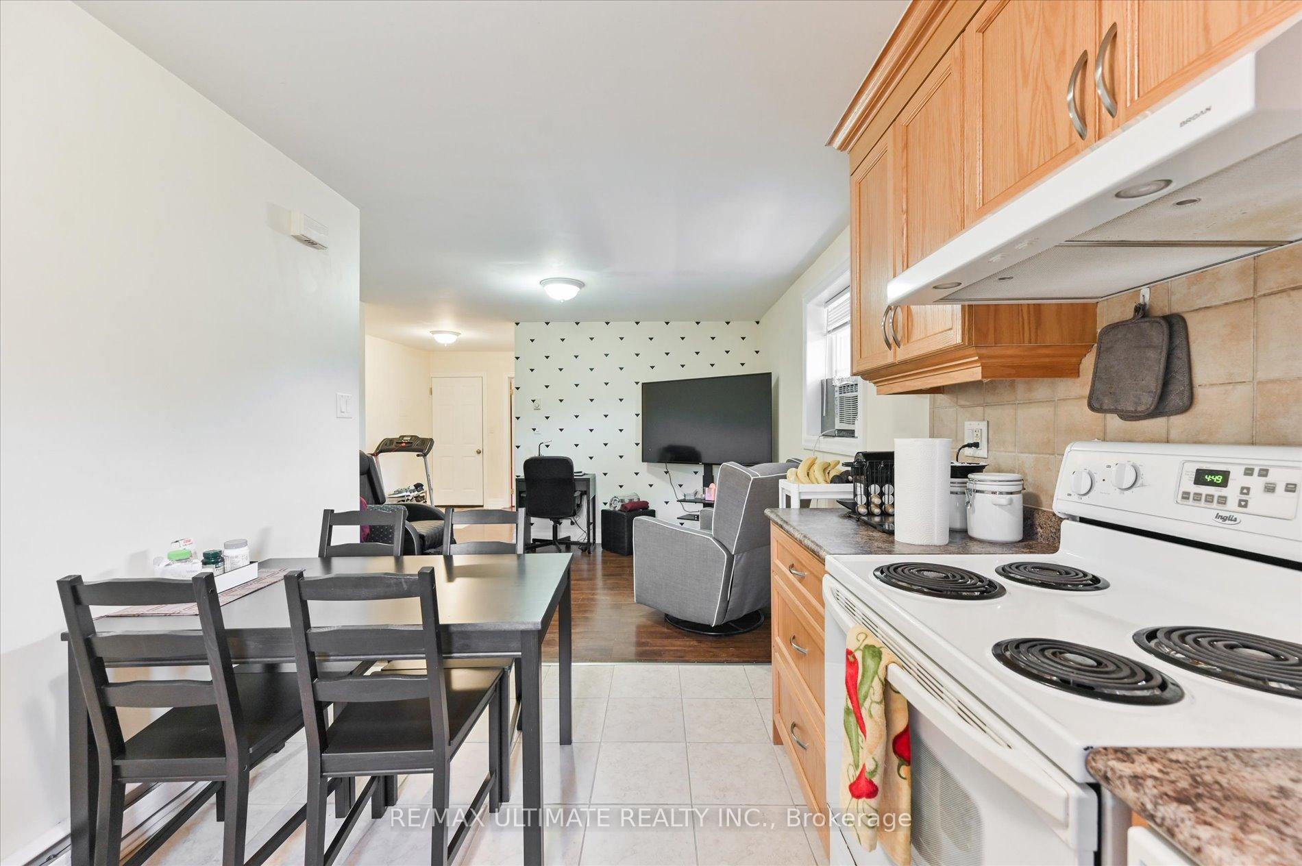 Photo 22 of 76 Hilldale Road, Toronto, Rockcliffe-Smythe — HOMEH