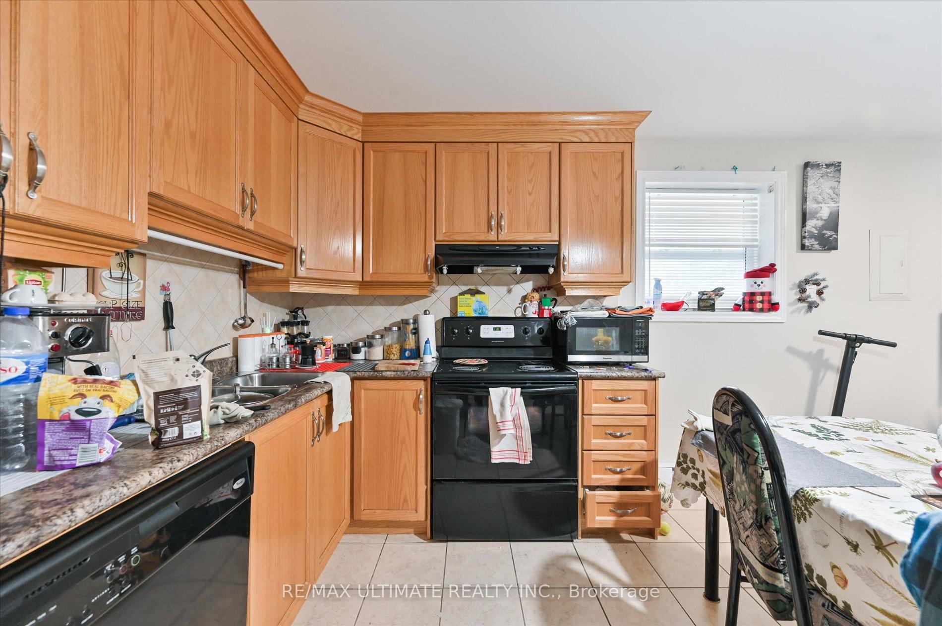 Photo 28 of 76 Hilldale Road, Toronto, Rockcliffe-Smythe — HOMEH