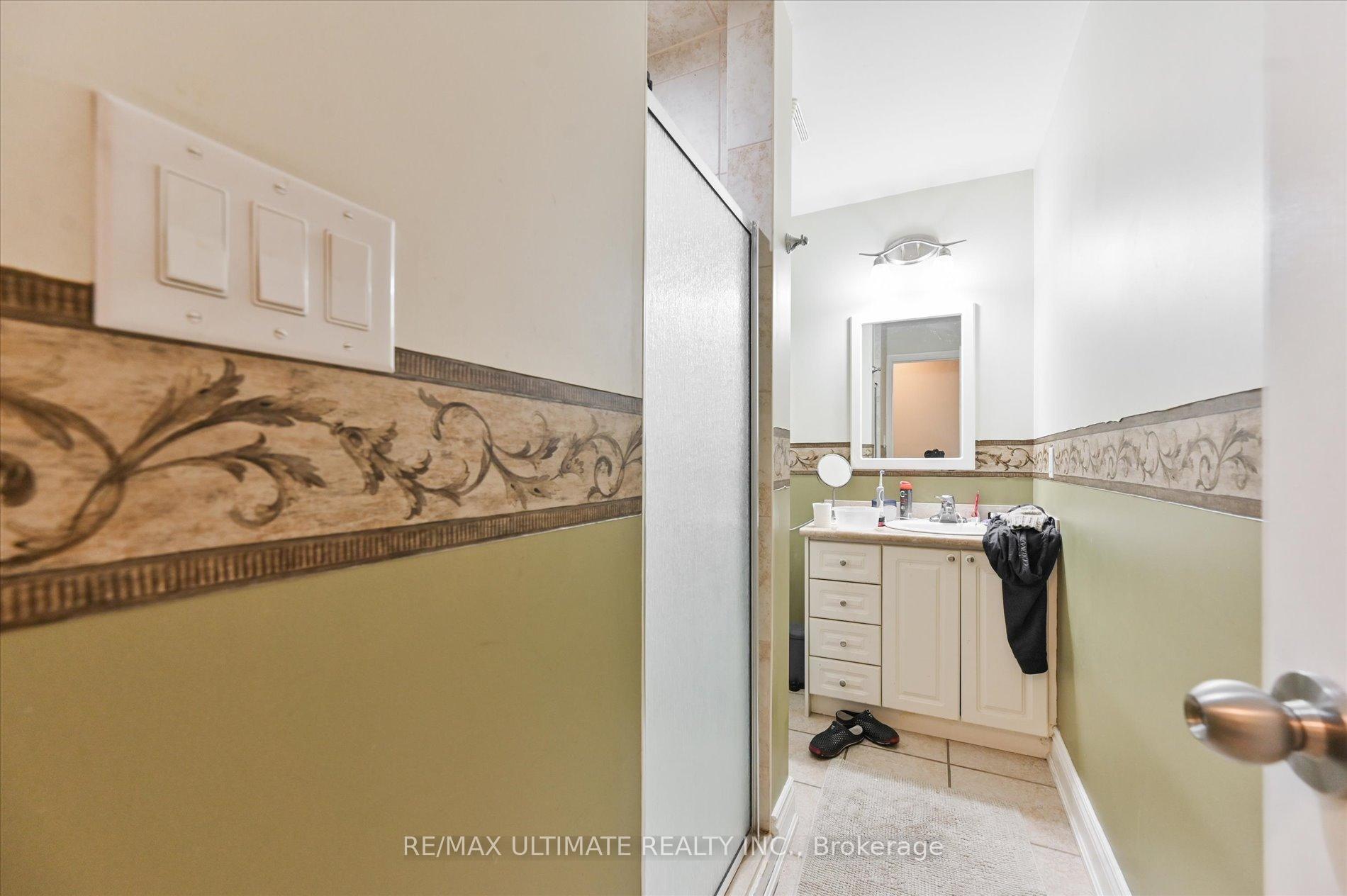 Photo 32 of 76 Hilldale Road, Toronto, Rockcliffe-Smythe — HOMEH