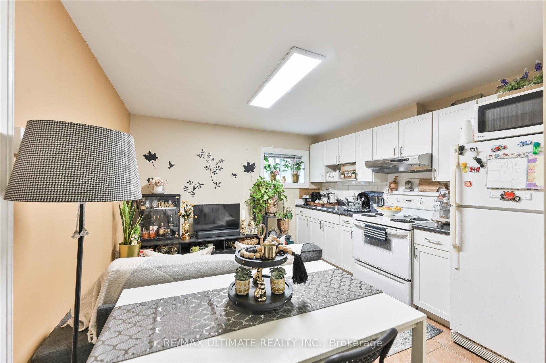Photo 35 of 76 Hilldale Road, Toronto, Rockcliffe-Smythe — HOMEH