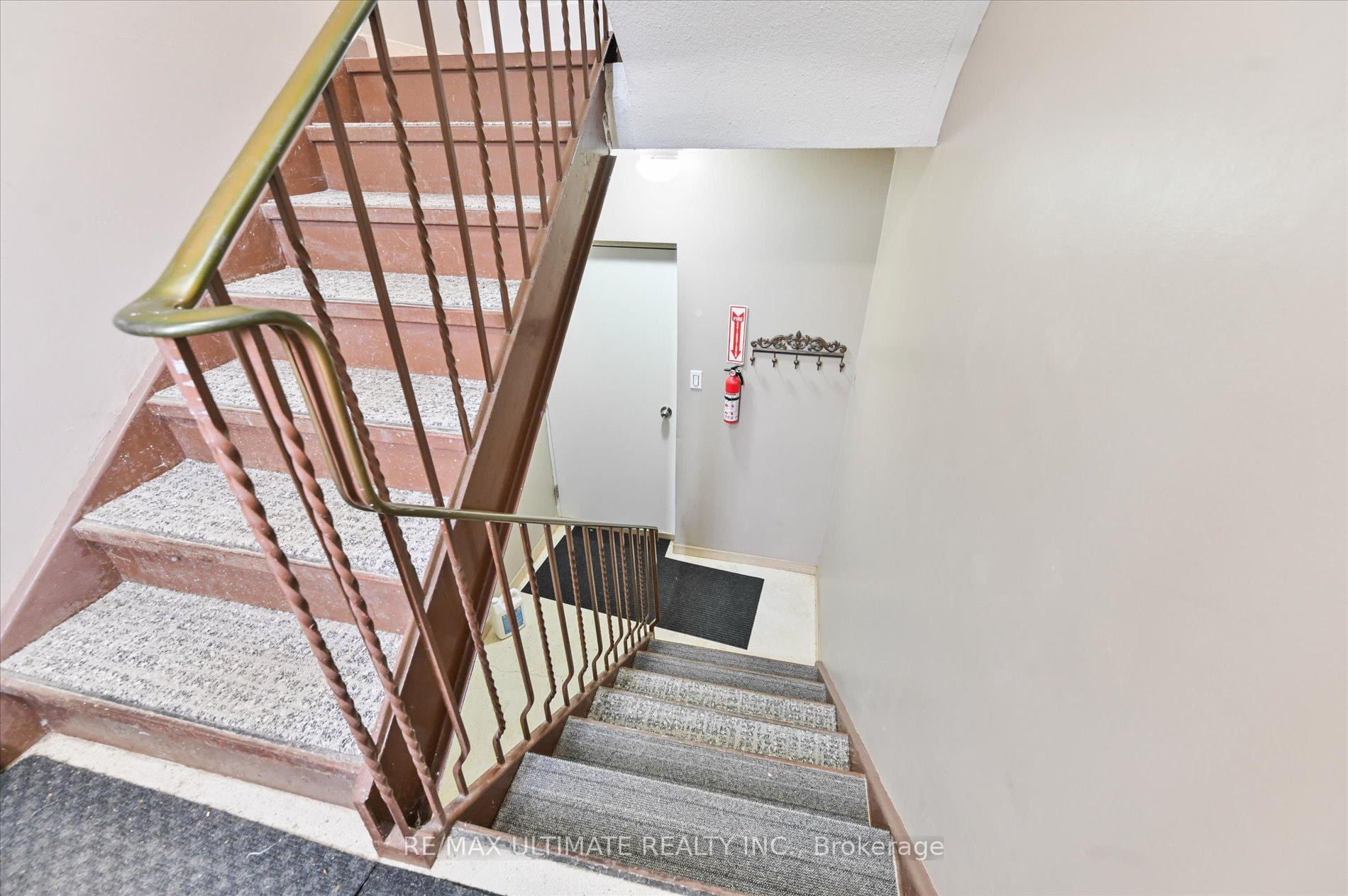 Photo 40 of 76 Hilldale Road, Toronto, Rockcliffe-Smythe — HOMEH