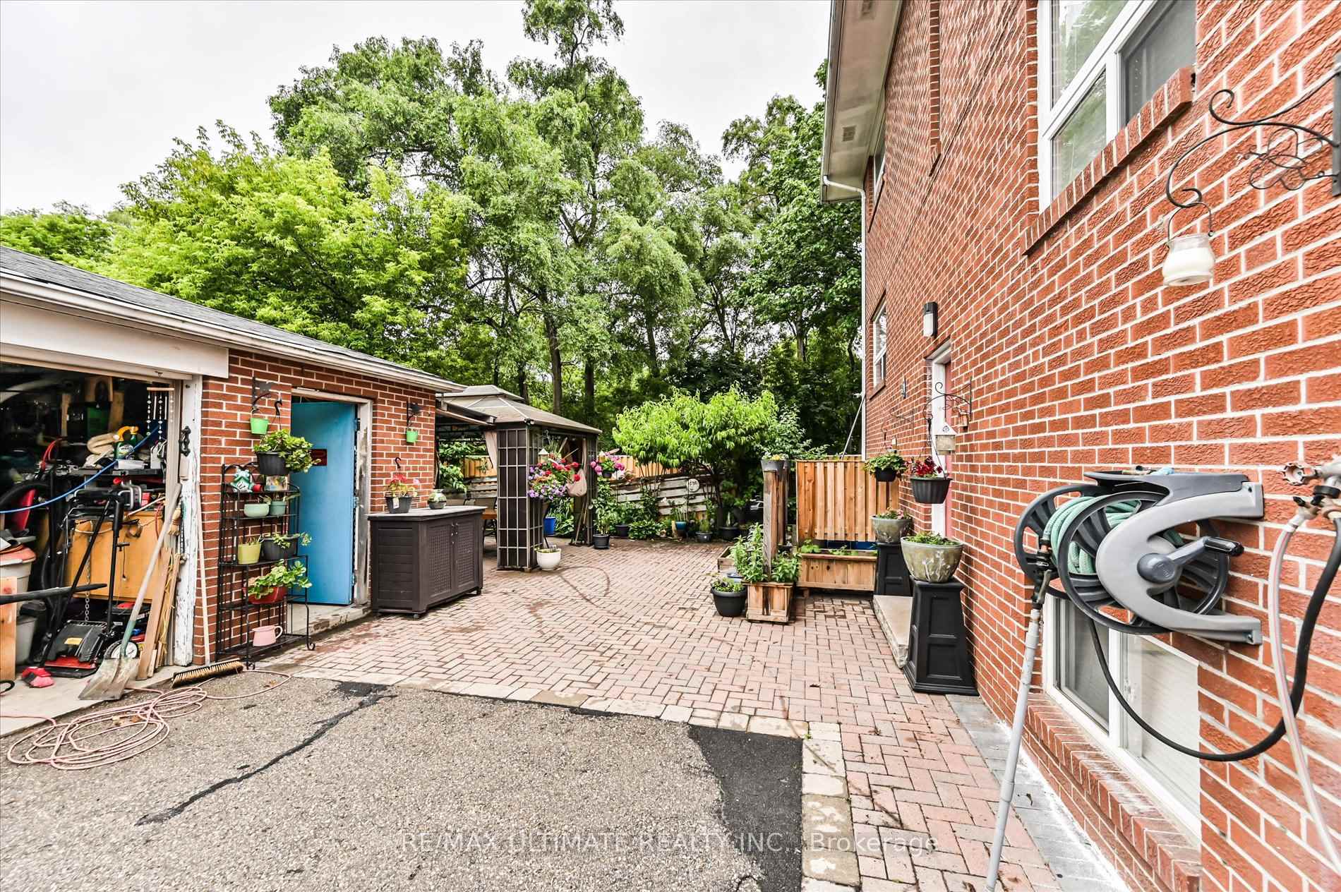 Photo 50 of 76 Hilldale Road, Toronto, Rockcliffe-Smythe — HOMEH
