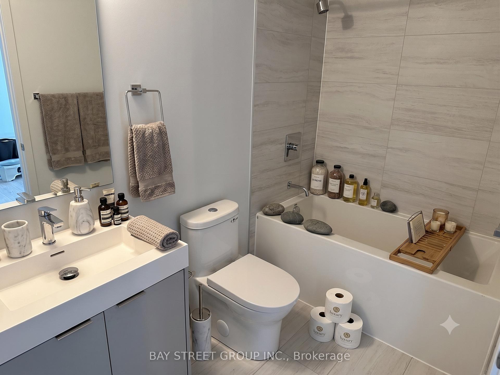 Photo 4 of Unit 4701, 2920 Highway 7 Road, Vaughan, Concord — HOMEH
