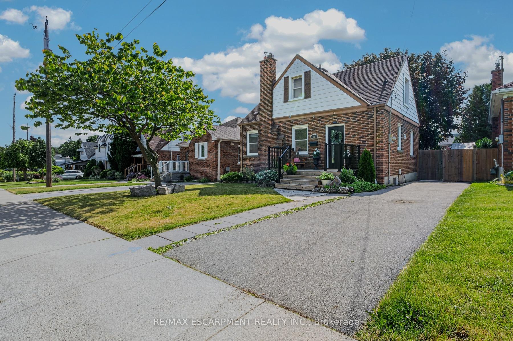 Photo 2 of 43 Woodbridge Road, Hamilton, Rosedale — HOMEH
