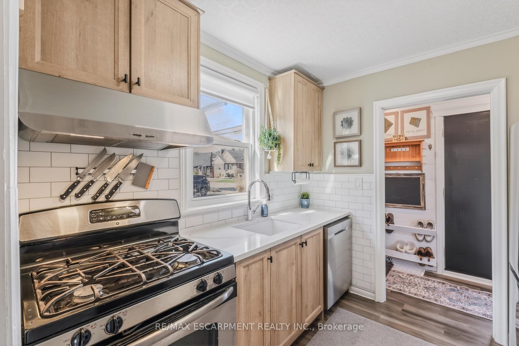 Photo 12 of 43 Woodbridge Road, Hamilton, Rosedale — HOMEH