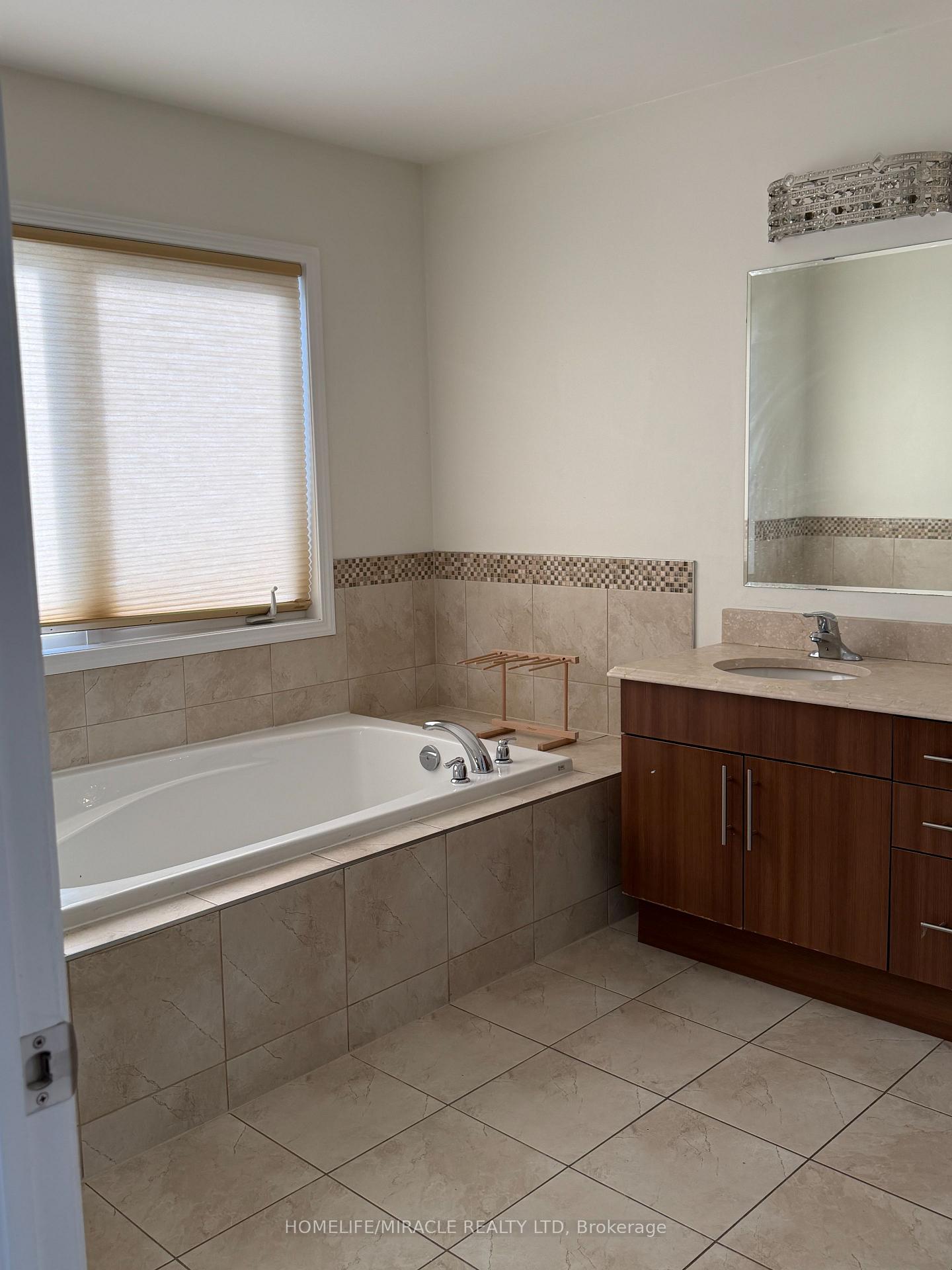 Photo 10 of 235 Apple Hill Crescent, Kitchener, Trussler — HOMEH