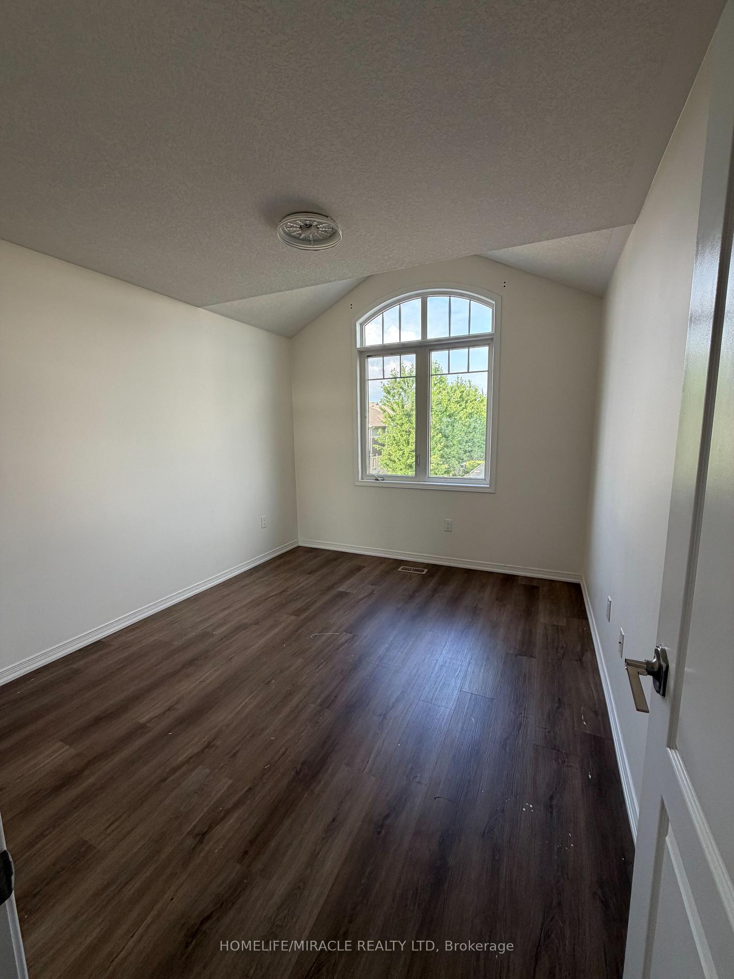 Photo 21 of 235 Apple Hill Crescent, Kitchener, Trussler — HOMEH