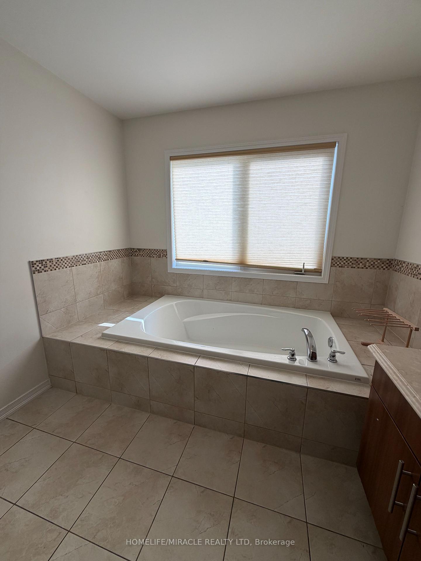 Photo 40 of 235 Apple Hill Crescent, Kitchener, Trussler — HOMEH