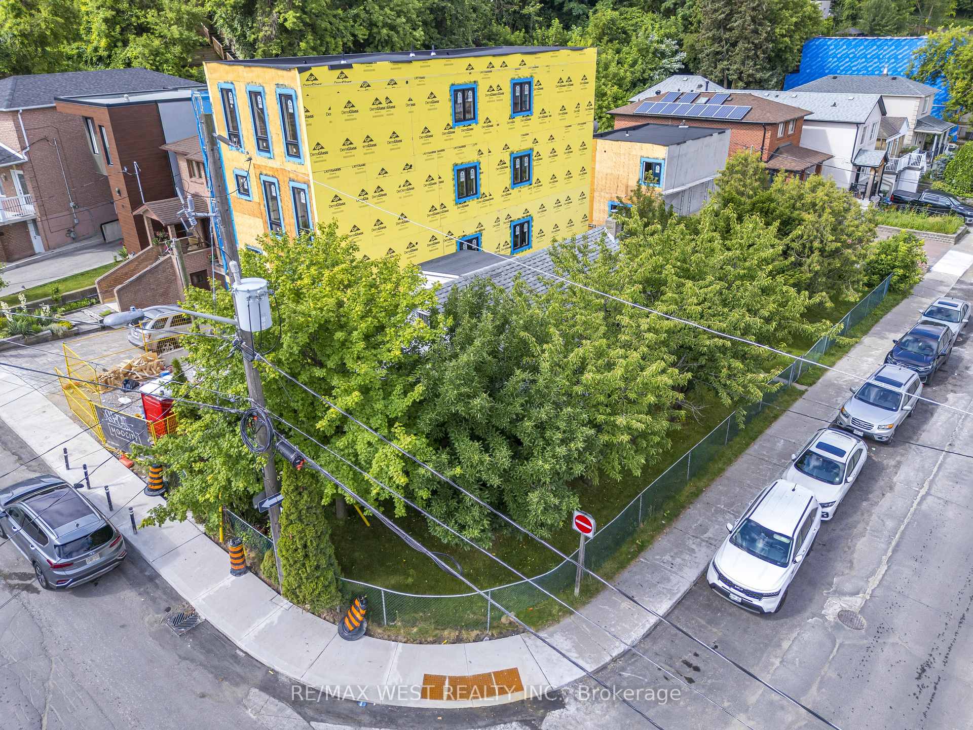 Photo 4 of 48 Ennerdale Road, Toronto, Caledonia-Fairbank — HOMEH