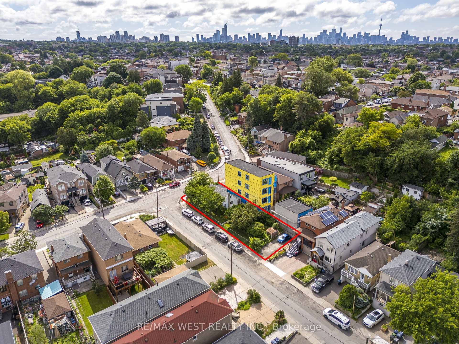 Photo 5 of 48 Ennerdale Road, Toronto, Caledonia-Fairbank — HOMEH