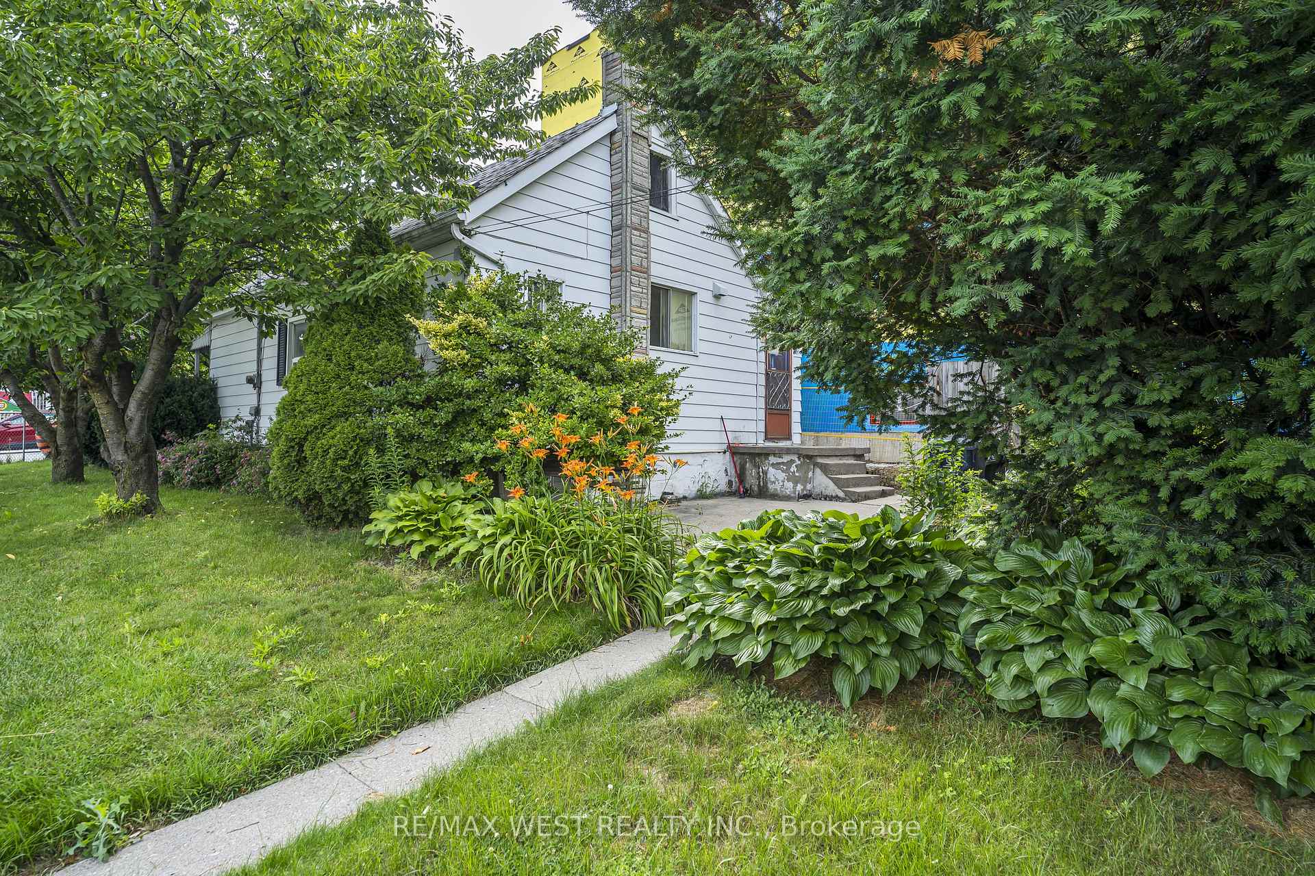 Photo 8 of 48 Ennerdale Road, Toronto, Caledonia-Fairbank — HOMEH