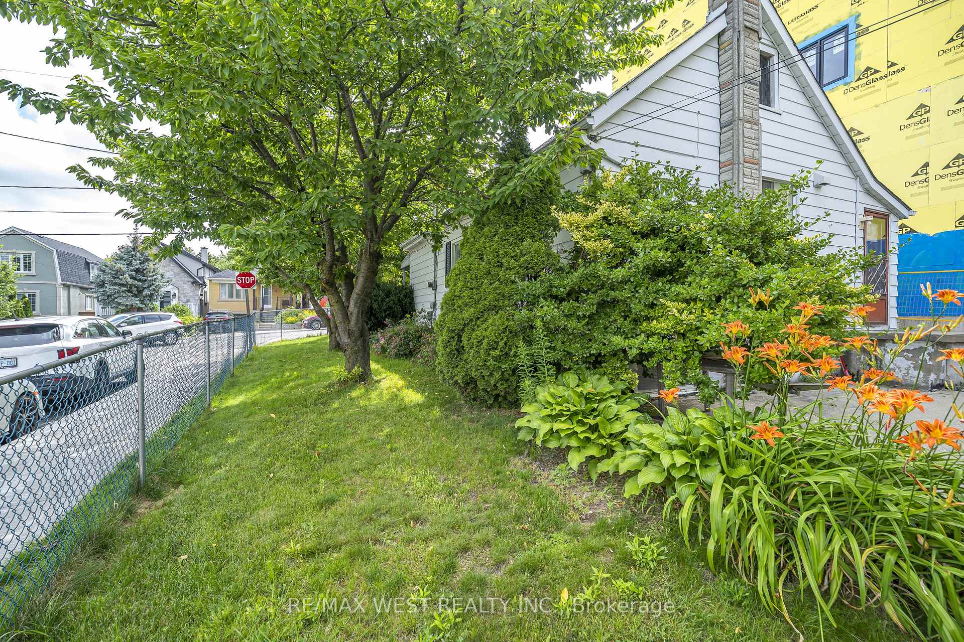 Photo 10 of 48 Ennerdale Road, Toronto, Caledonia-Fairbank — HOMEH
