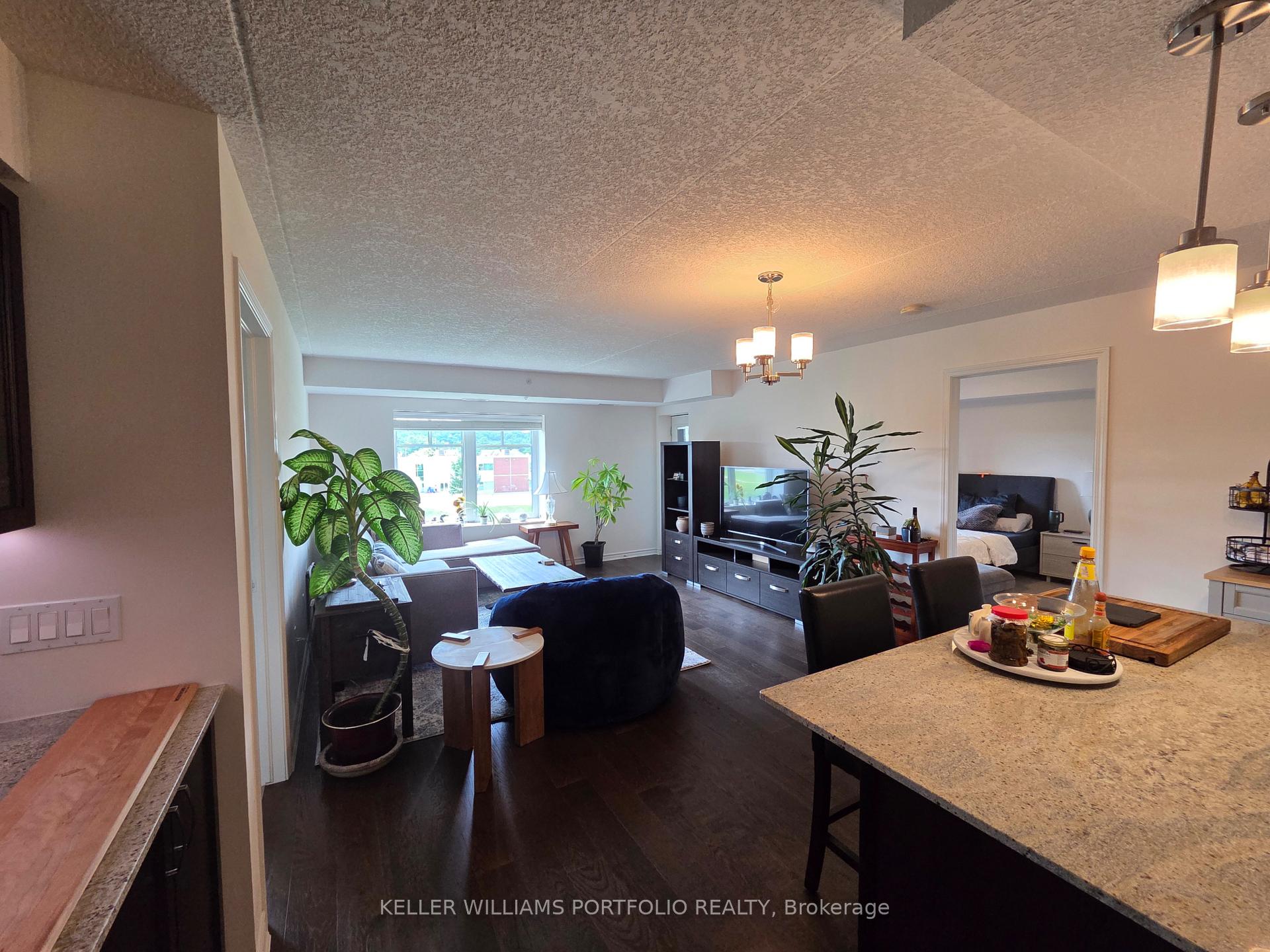 Photo 2 of Unit 604, 776 Laurelwood Drive, Waterloo, Columbia Forest/Clair Hills — HOMEH