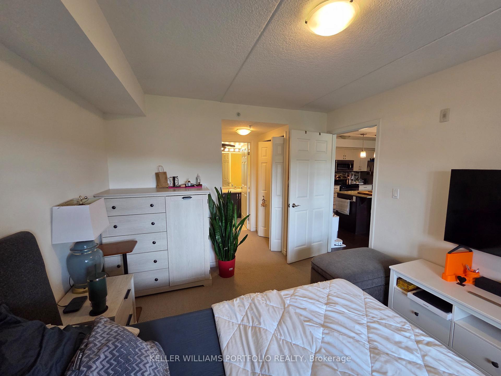 Photo 5 of Unit 604, 776 Laurelwood Drive, Waterloo, Columbia Forest/Clair Hills — HOMEH
