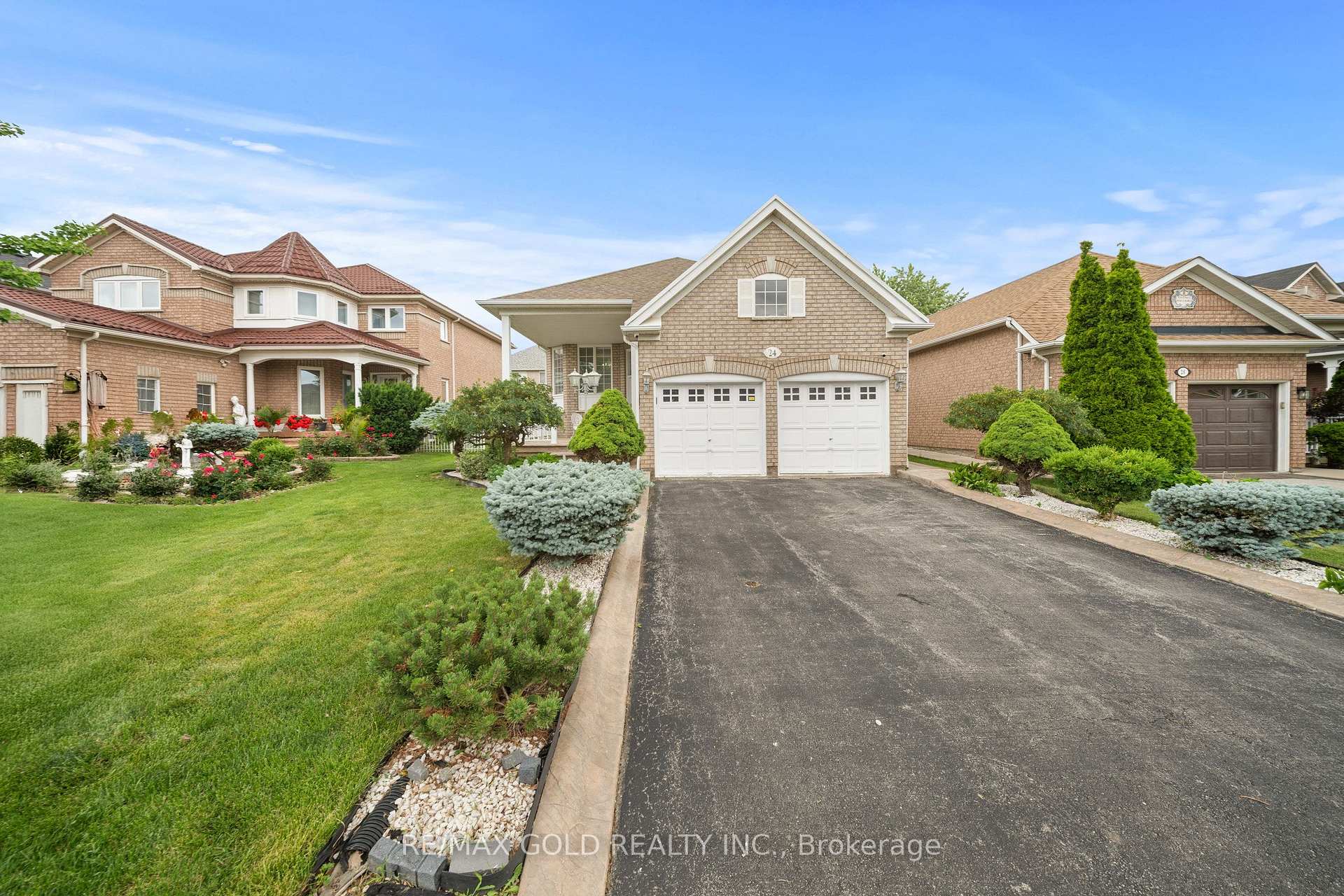 Front of 24 Fletchers Creek Boulevard