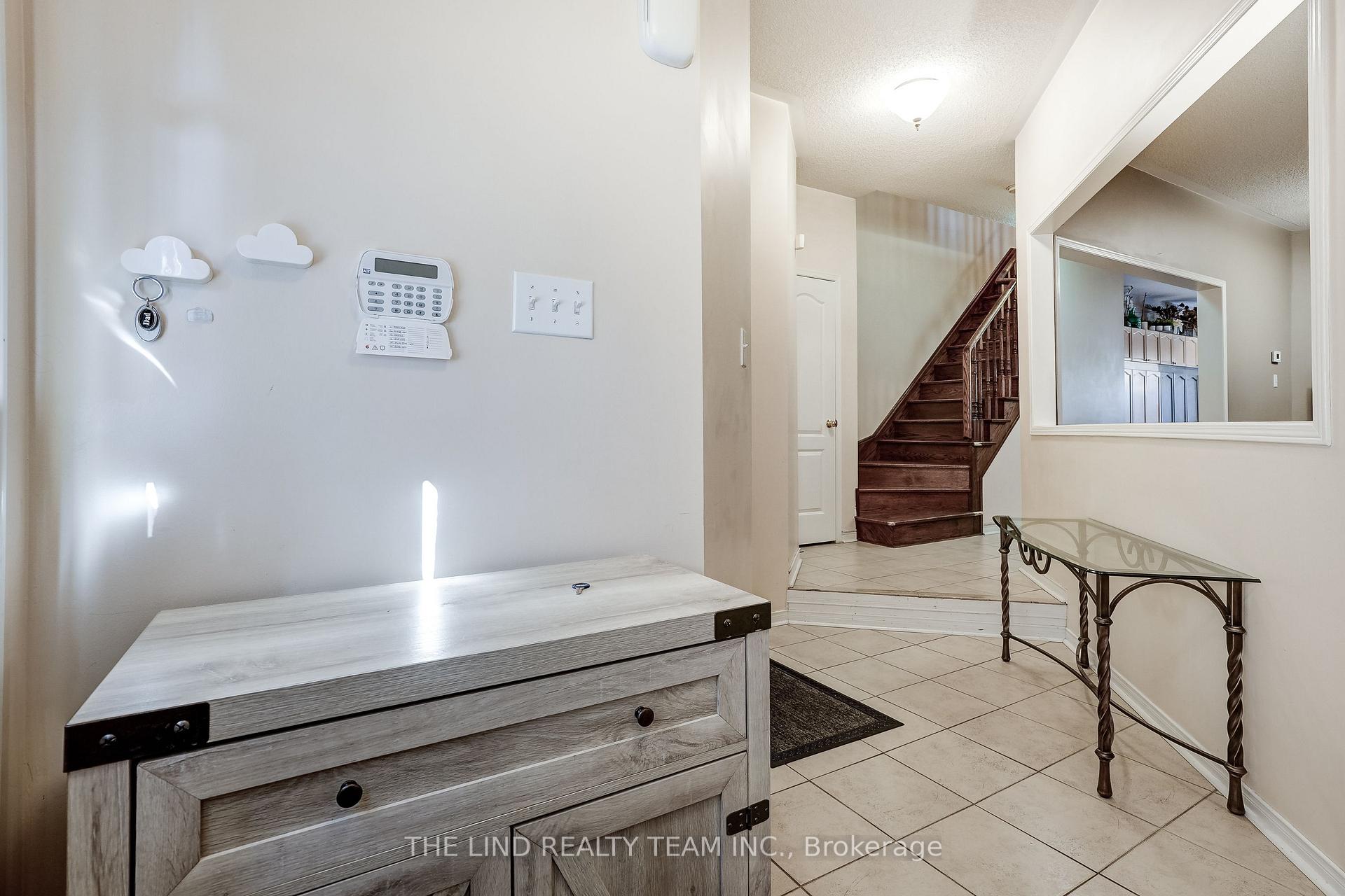 Photo 4 of 29 Tuscana Boulevard, Vaughan, Patterson — HOMEH