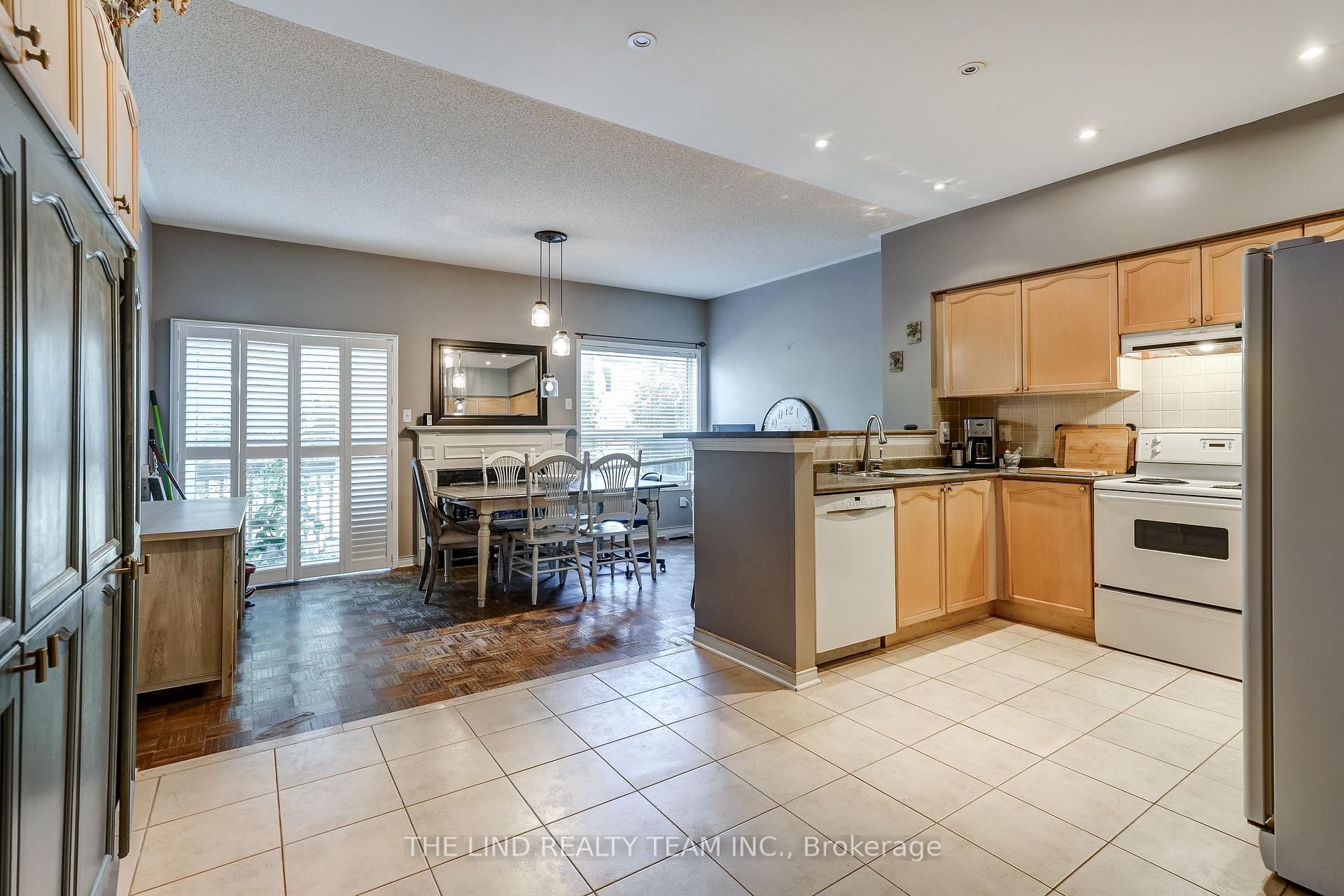 Photo 8 of 29 Tuscana Boulevard, Vaughan, Patterson — HOMEH