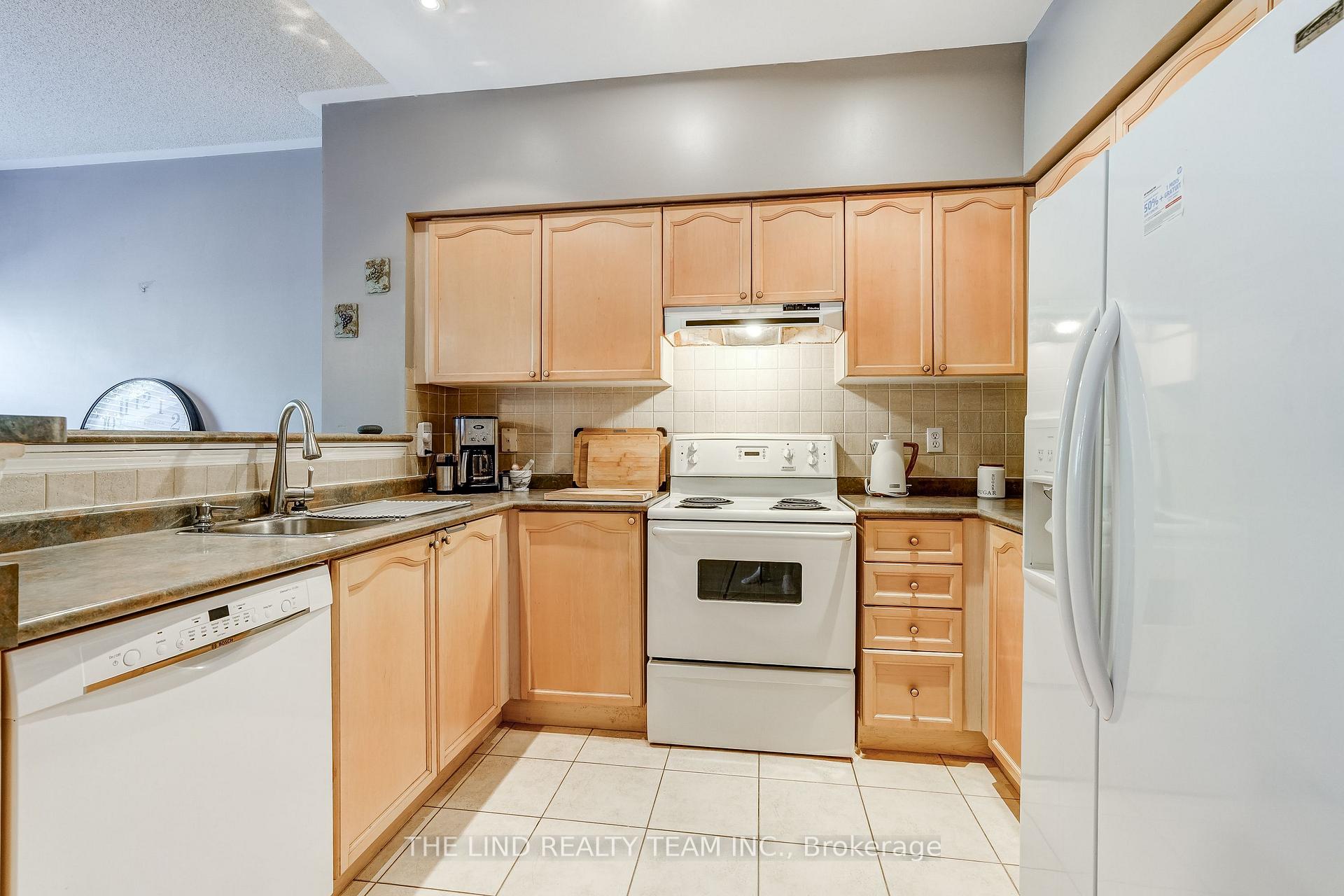 Photo 10 of 29 Tuscana Boulevard, Vaughan, Patterson — HOMEH