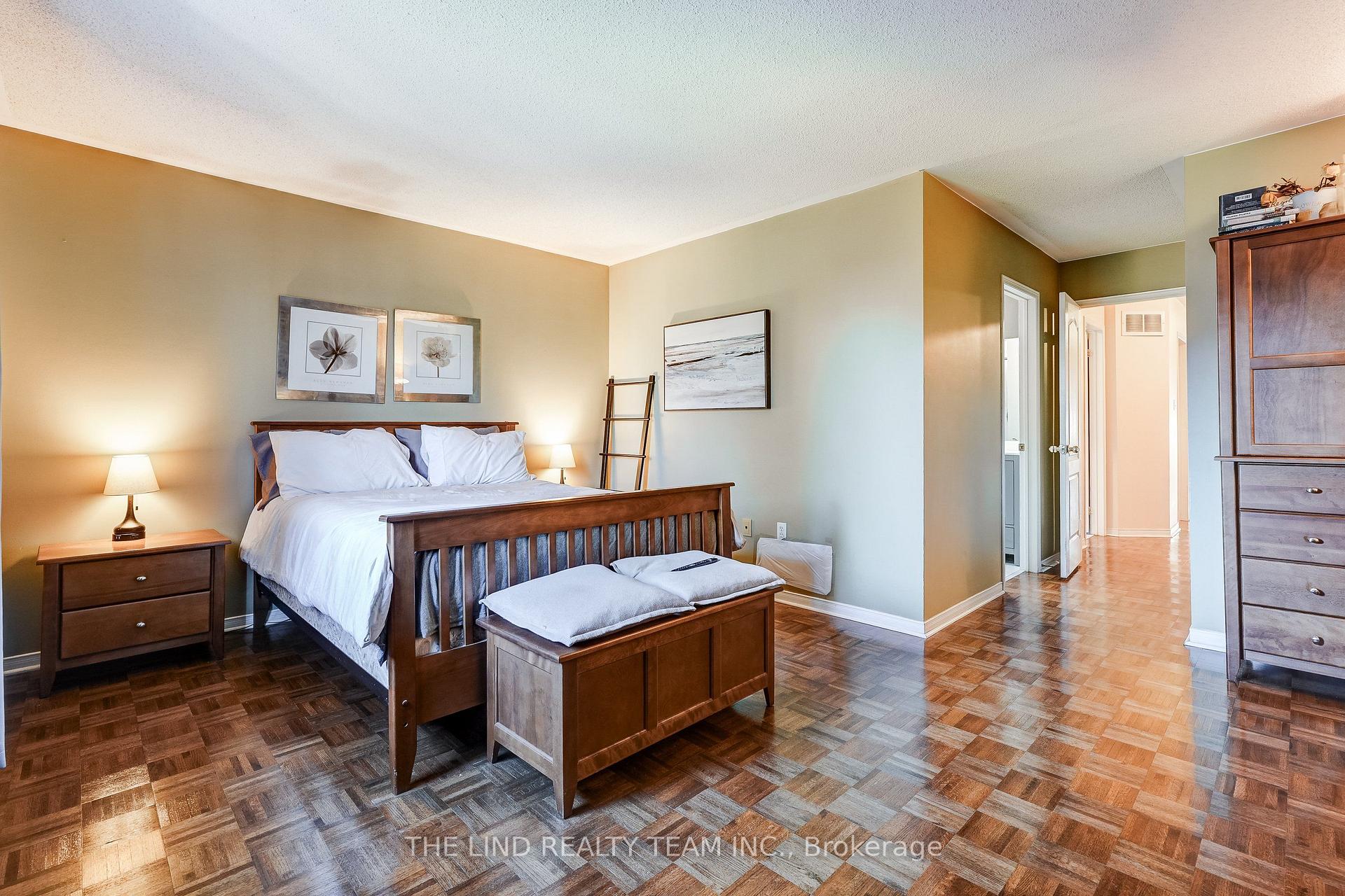 Photo 18 of 29 Tuscana Boulevard, Vaughan, Patterson — HOMEH