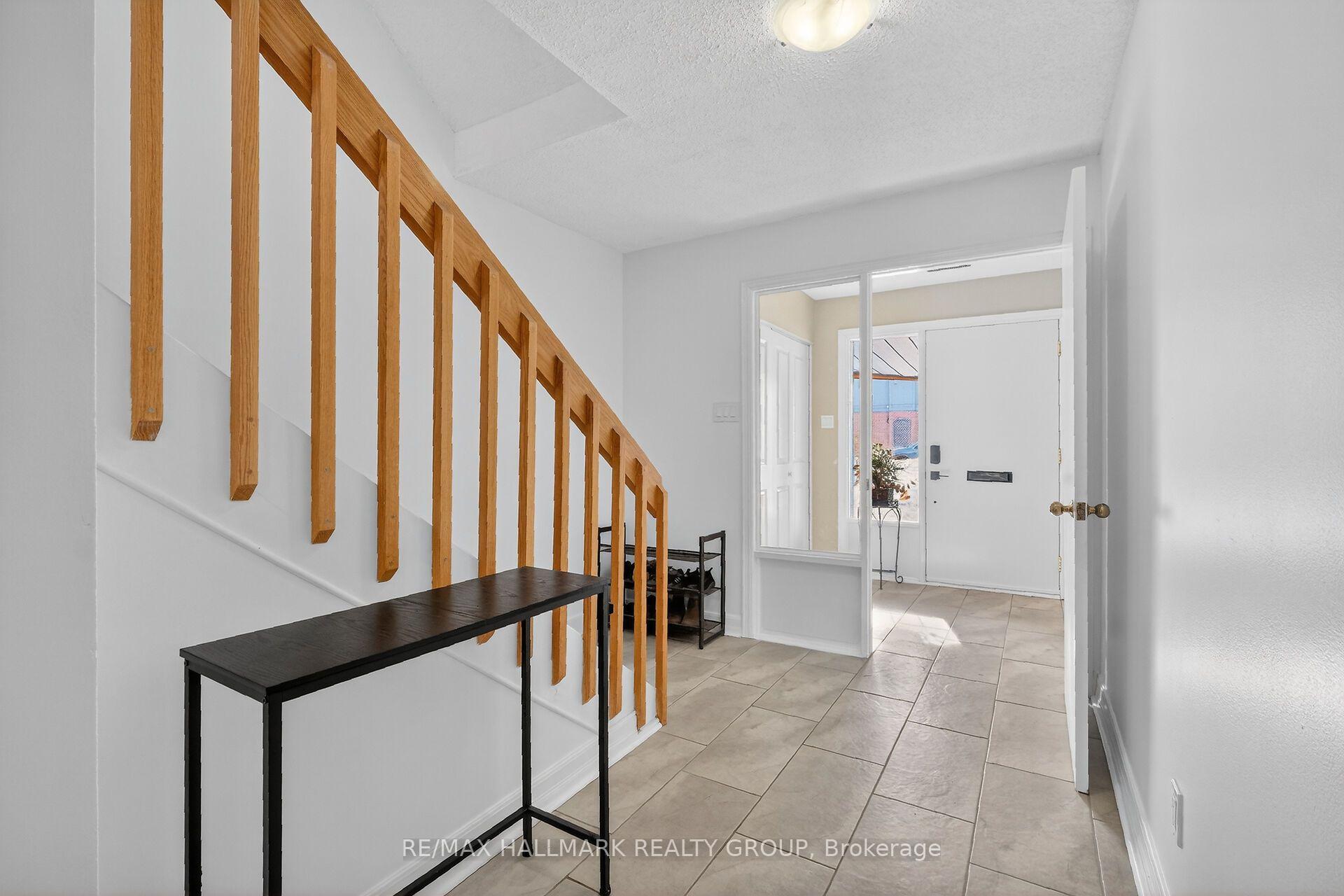 Photo 6 of Unit D, 3 Birchdale Avenue, Ottawa, Bayshore — HOMEH