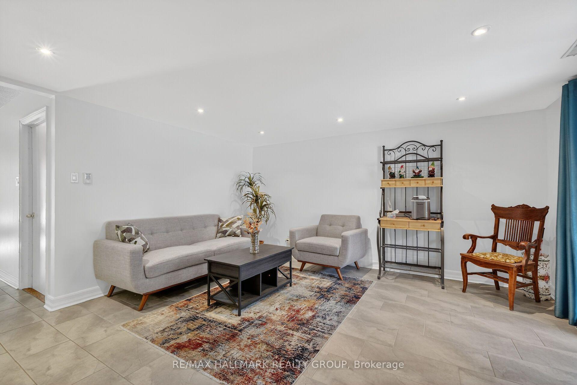 Photo 10 of Unit D, 3 Birchdale Avenue, Ottawa, Bayshore — HOMEH