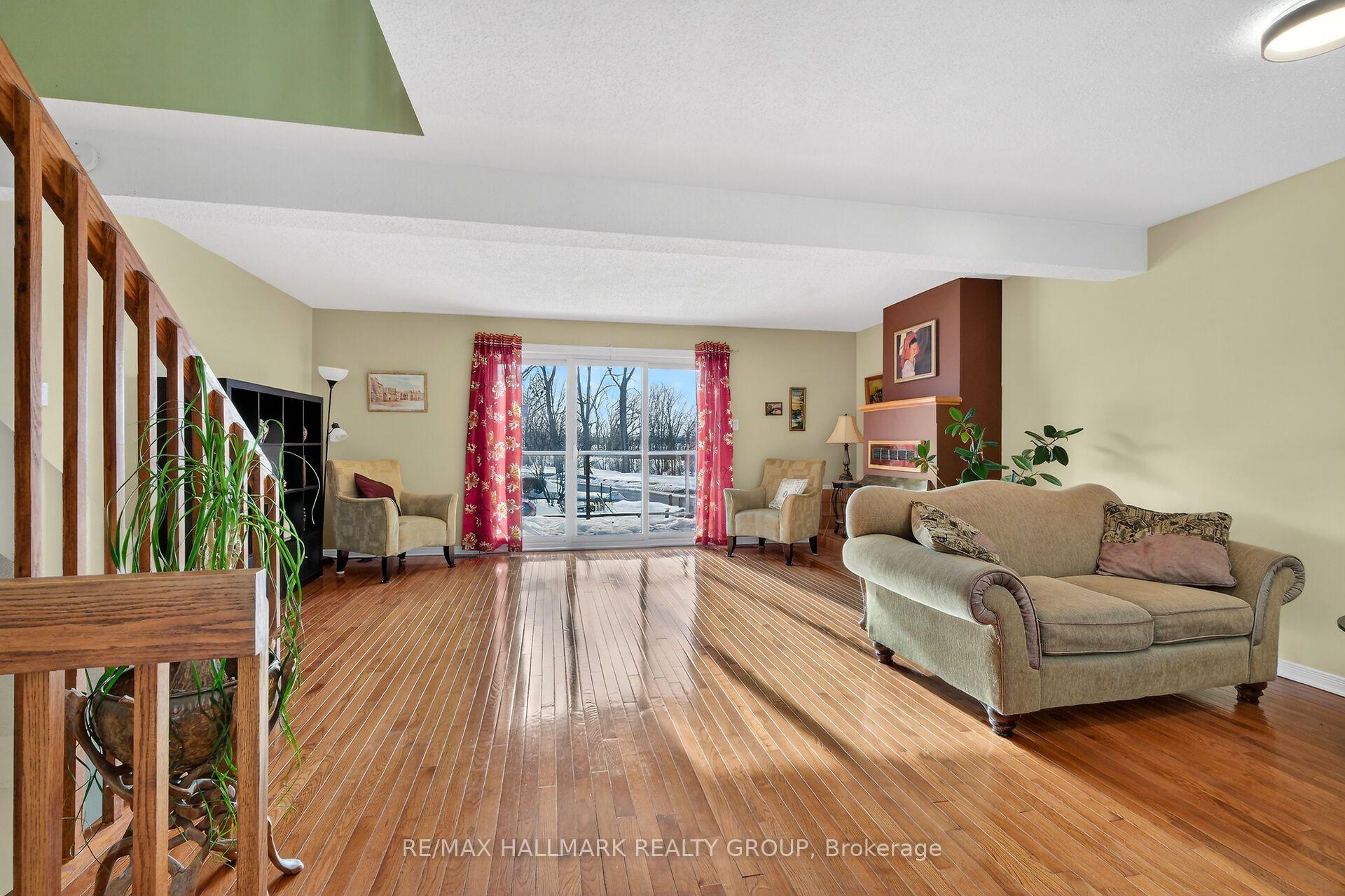 Photo 15 of Unit D, 3 Birchdale Avenue, Ottawa, Bayshore — HOMEH