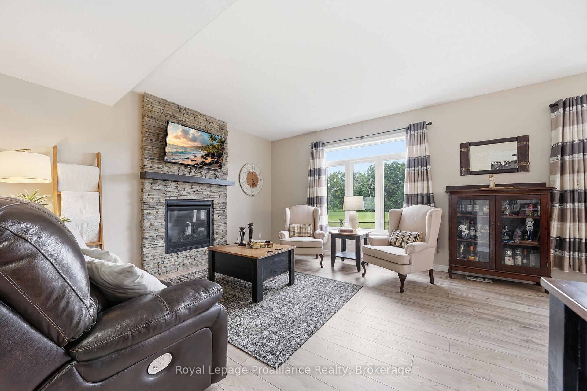 Photo 8 of 38 Redwood Drive, Belleville, Thurlow Ward — HOMEH