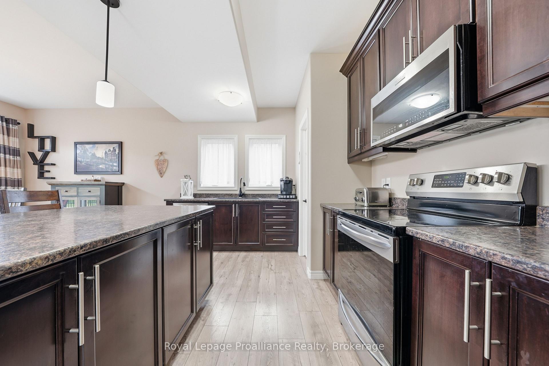Photo 17 of 38 Redwood Drive, Belleville, Thurlow Ward — HOMEH